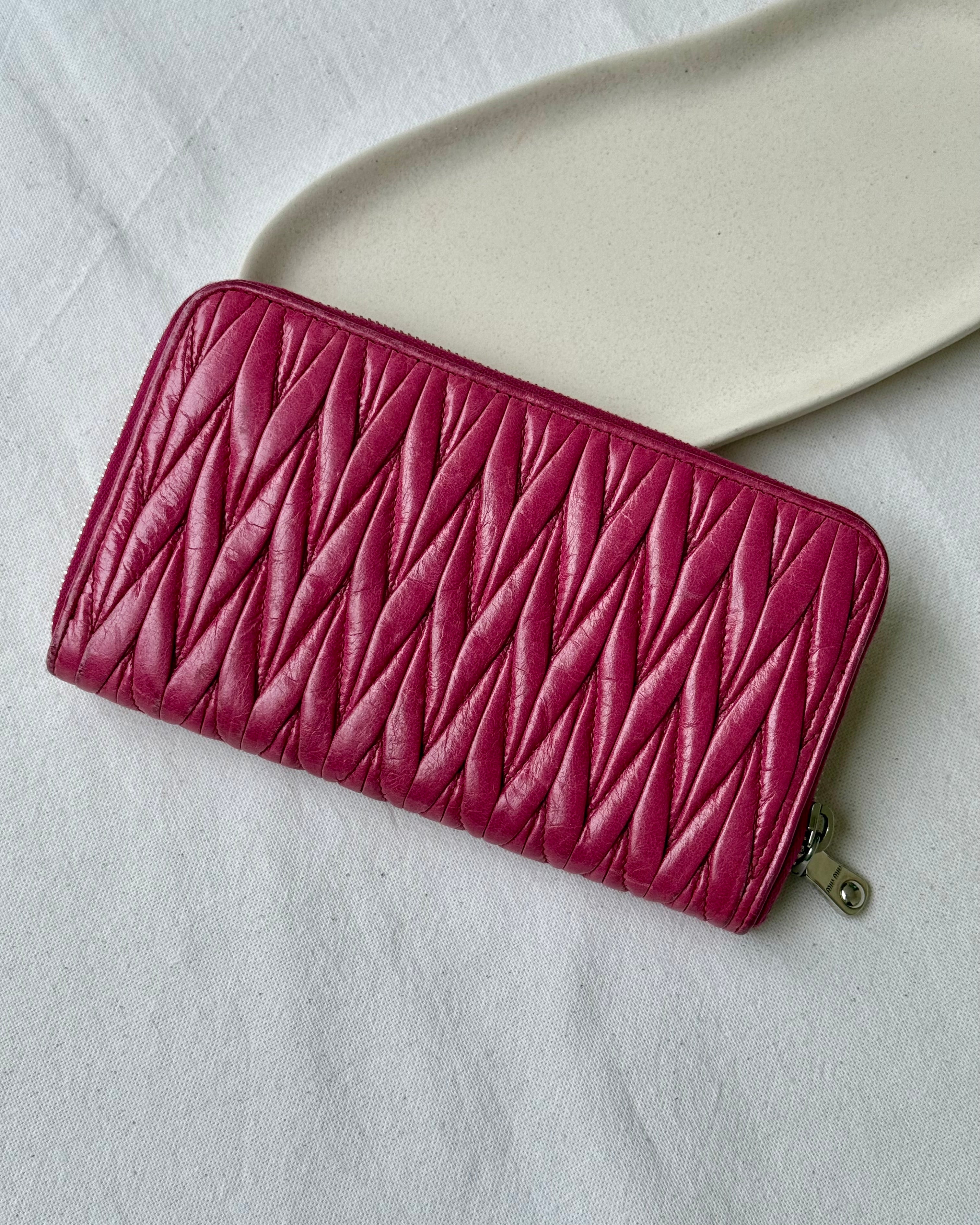 Portefeuille Miu Miu - Cuir matelassé nappa fushia