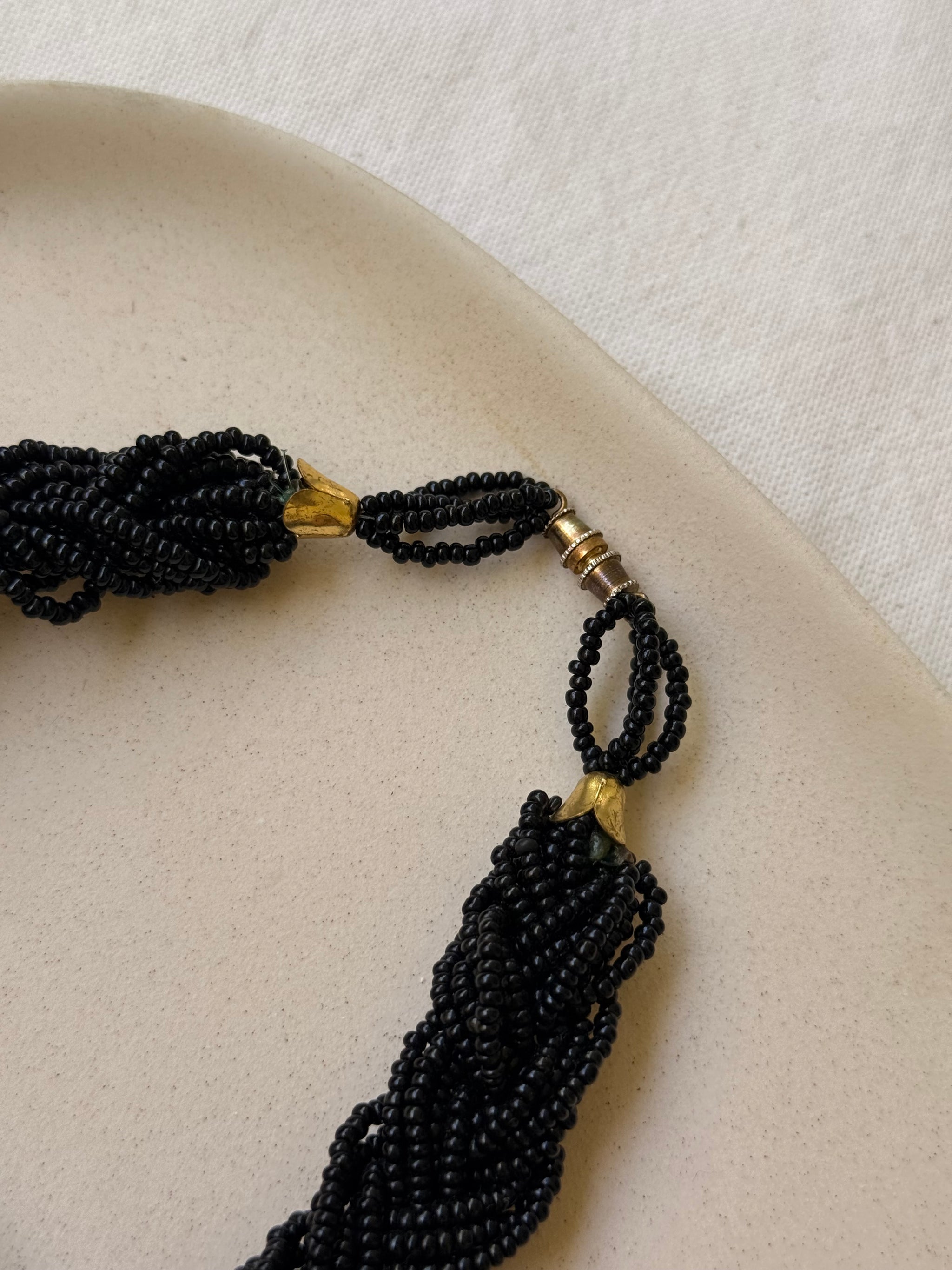 Collier vintage - Perles noires et pendentif serpent doré