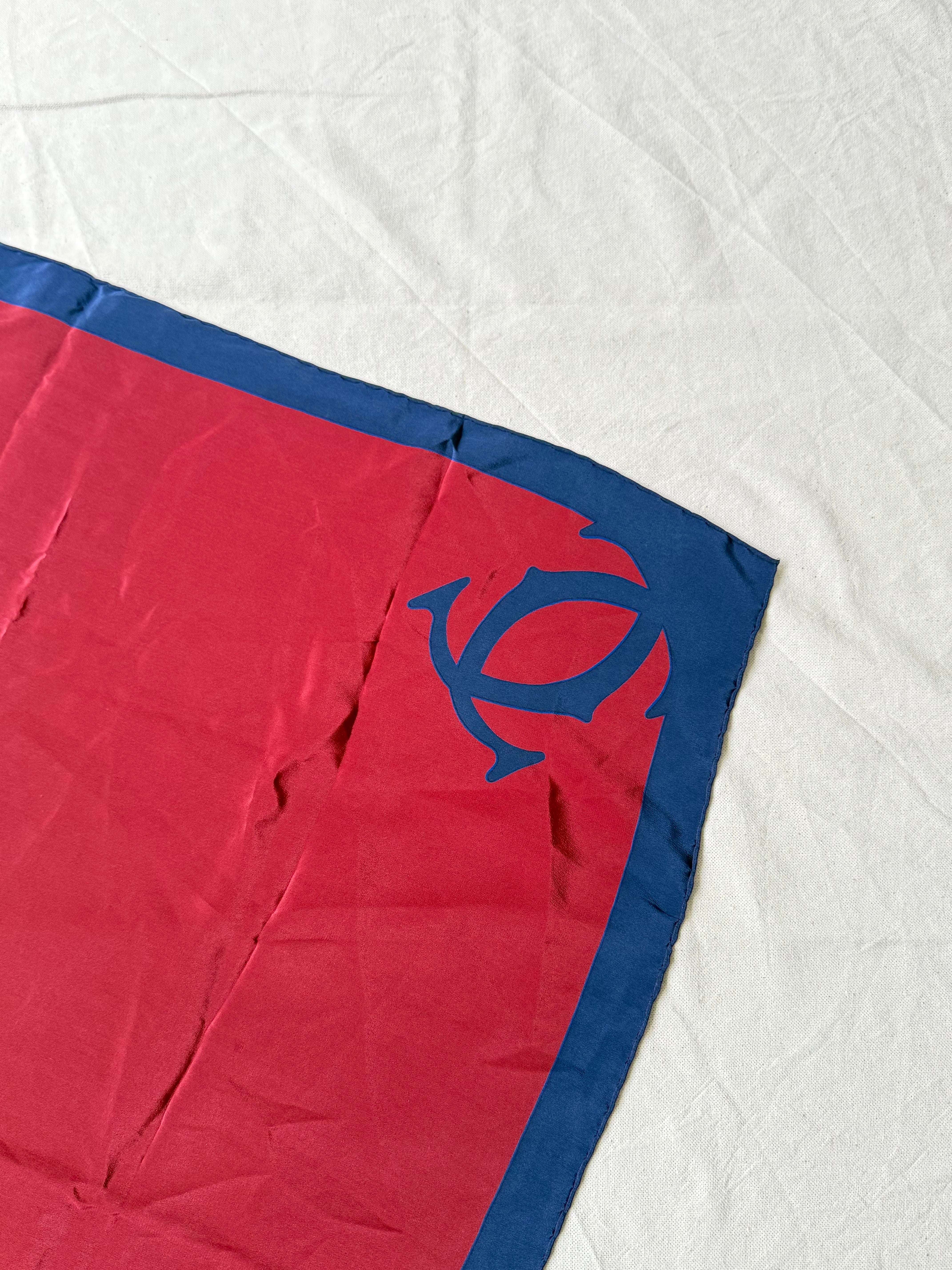 Foulard Cartier – Modèle rouge et bleu marine