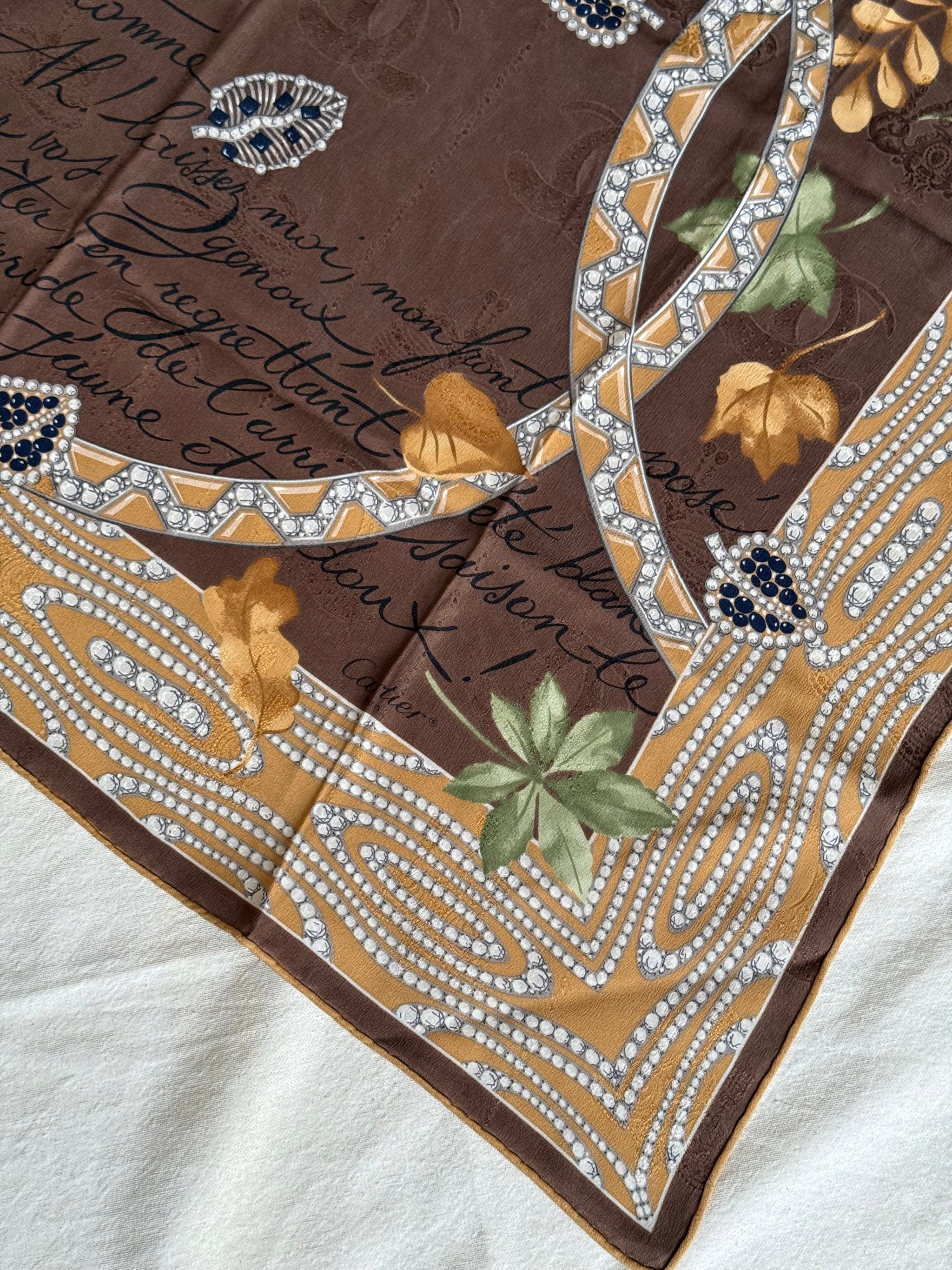 Foulard Cartier – Motifs feuillages et joaillerie