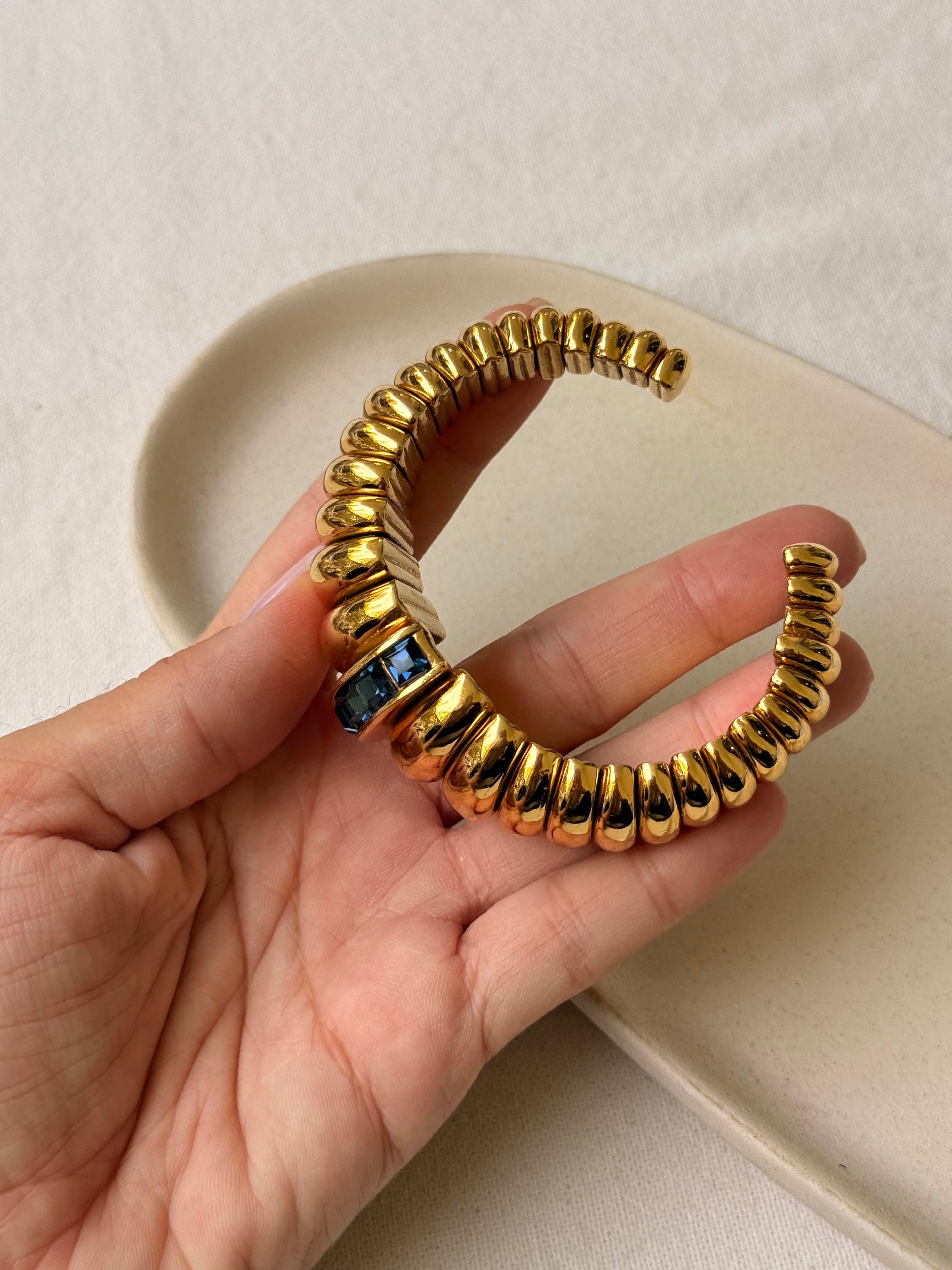 Bracelet YSL vintage - Manchette dorée et strass bleus