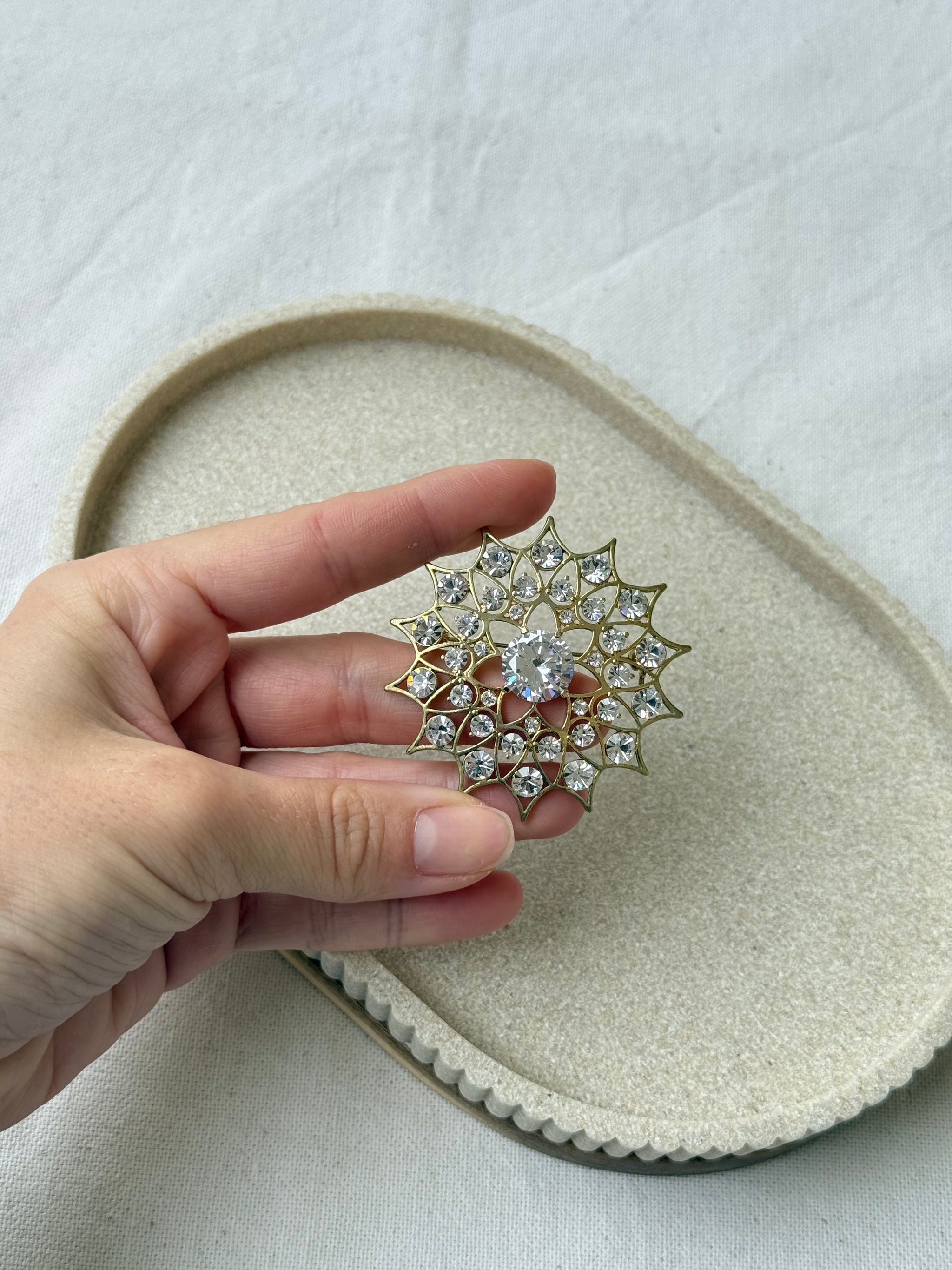 Broche vintage - Rosace de strass