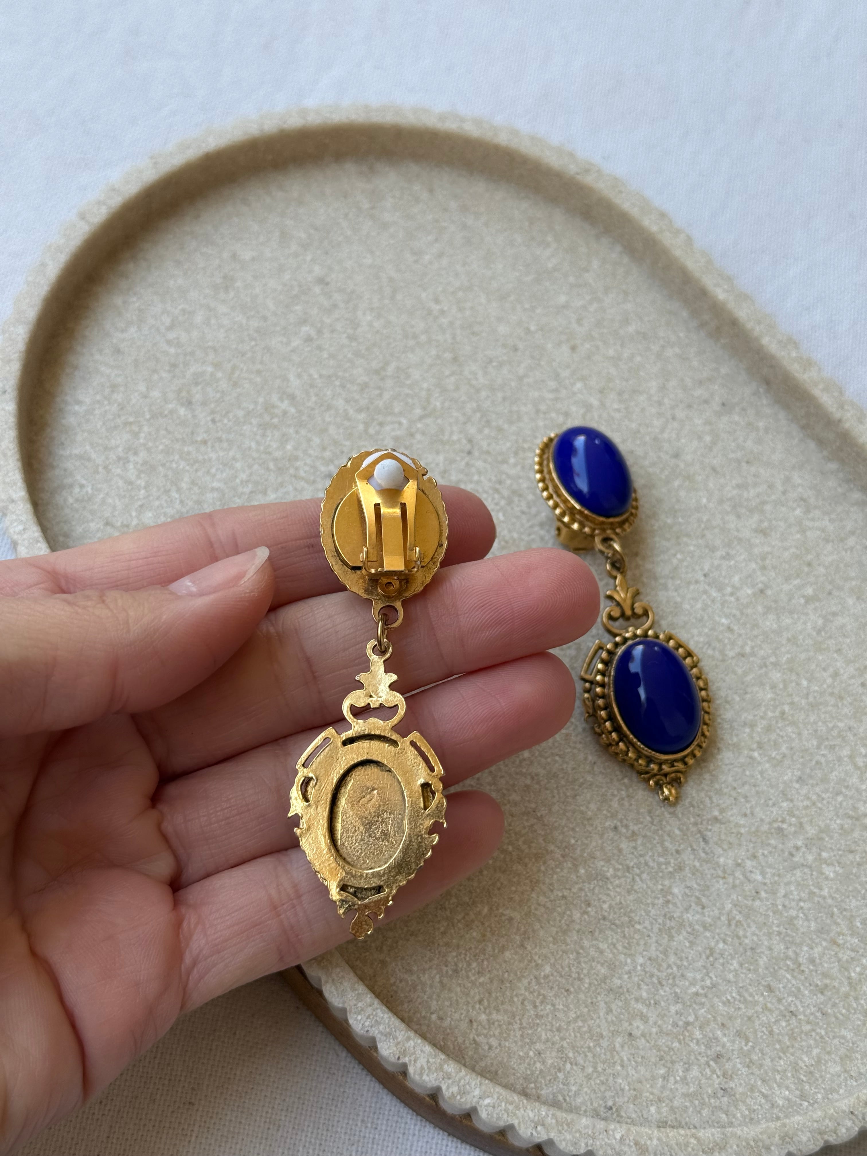 Boucles d’oreilles vintage - Cabochons bleus et monture dorée
