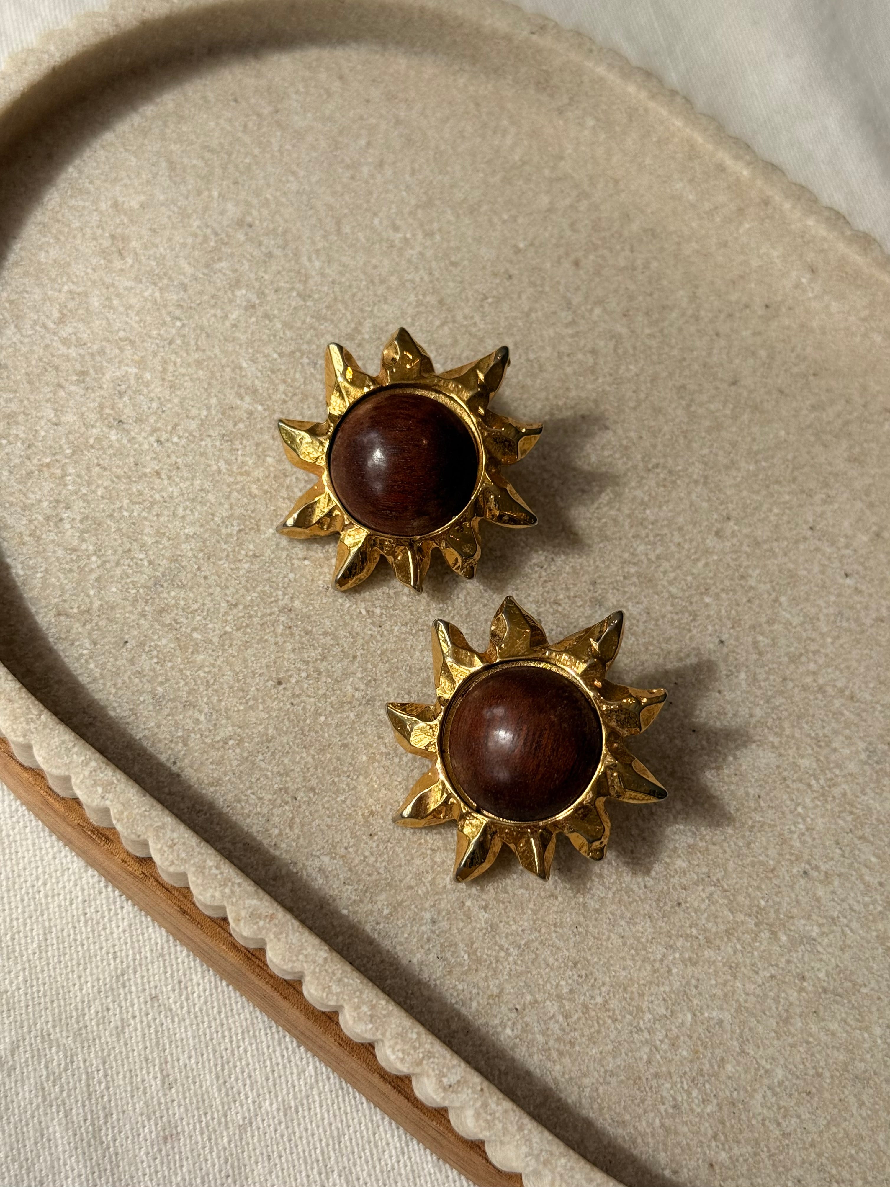 Boucles d’oreilles vintage - Soleils dorés et cabochons bois