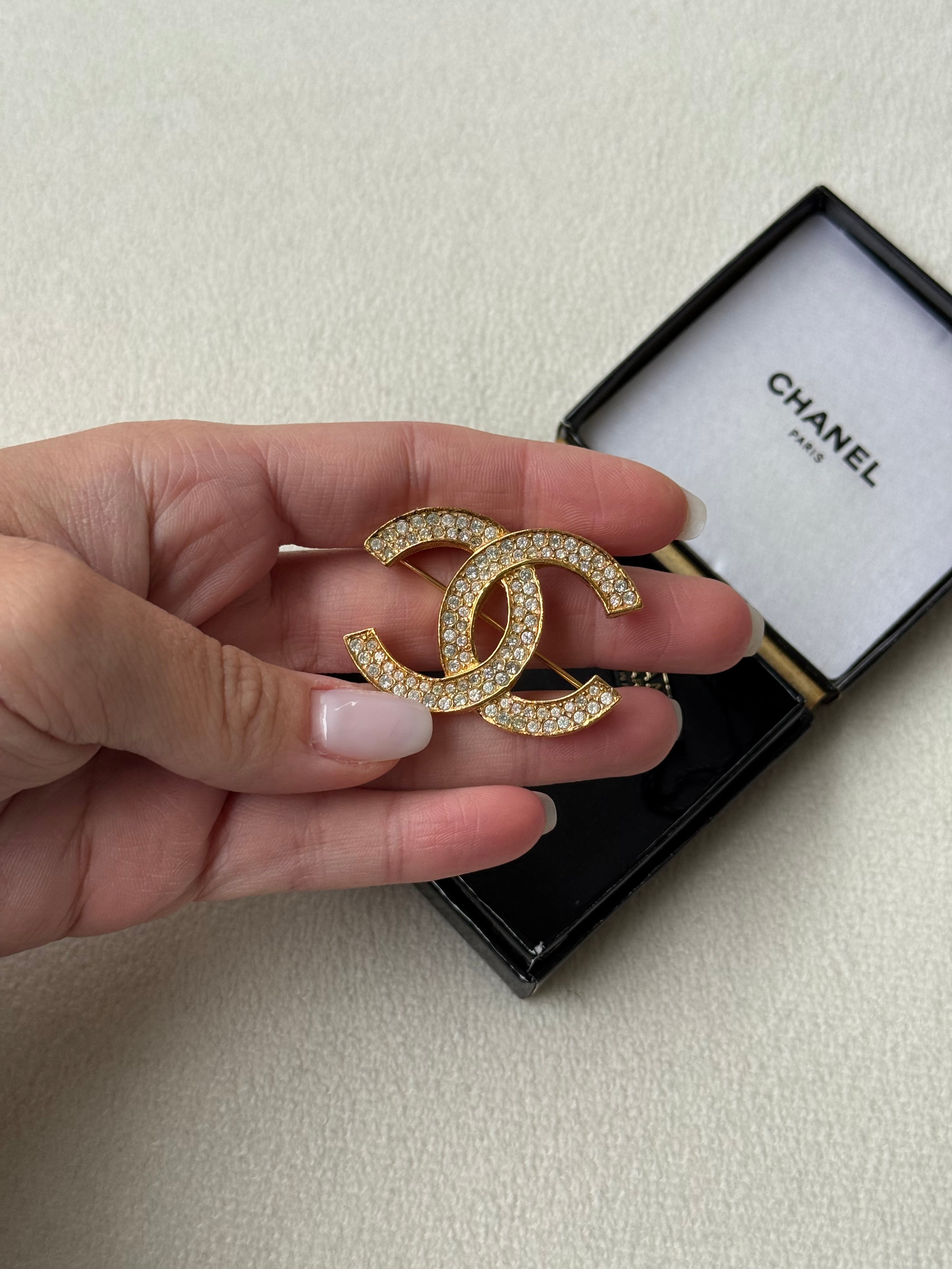Broche Chanel vintage - CC ornée de strass