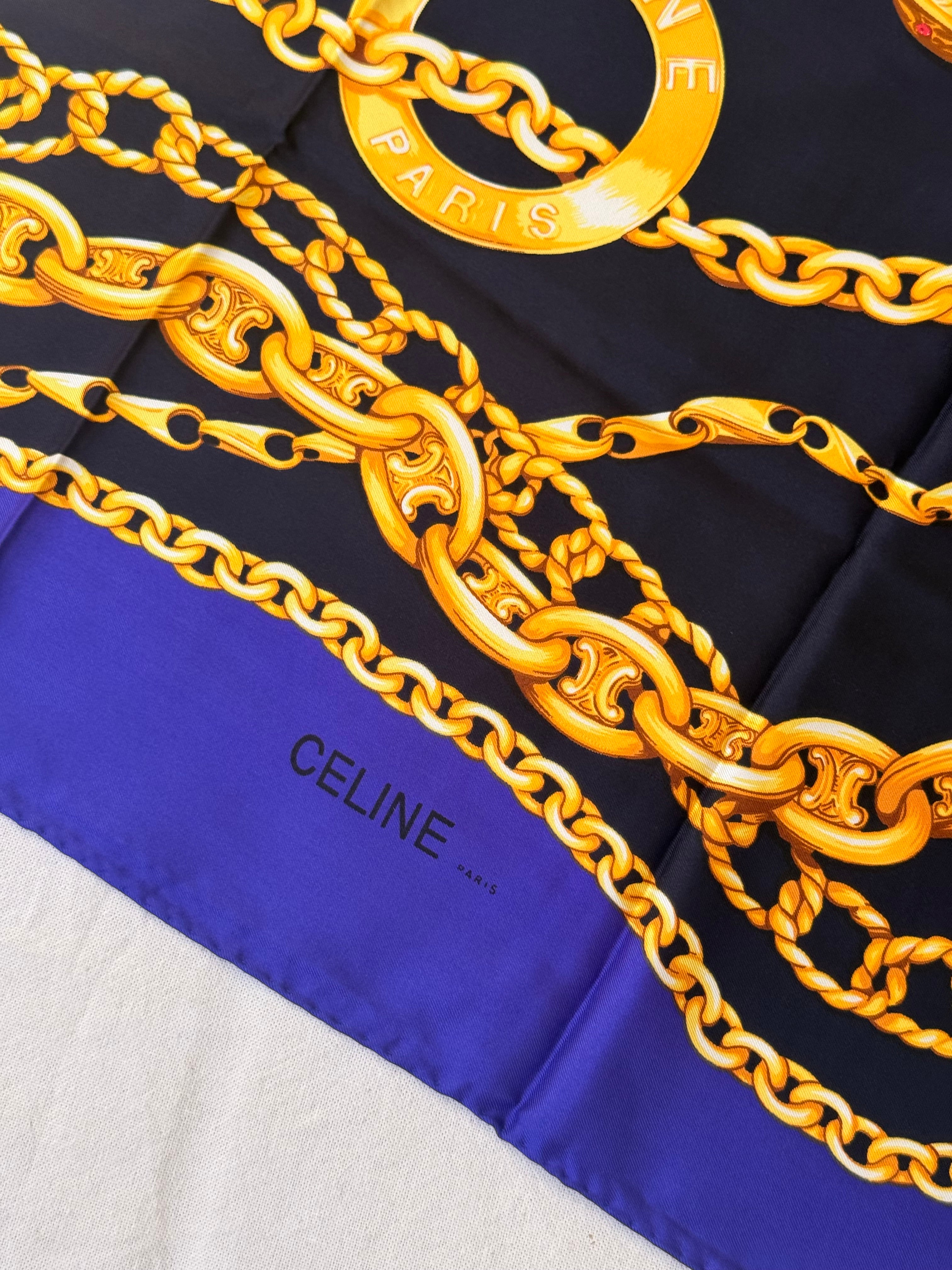 Foulard Céline – Chaînes et médaillons dorés
