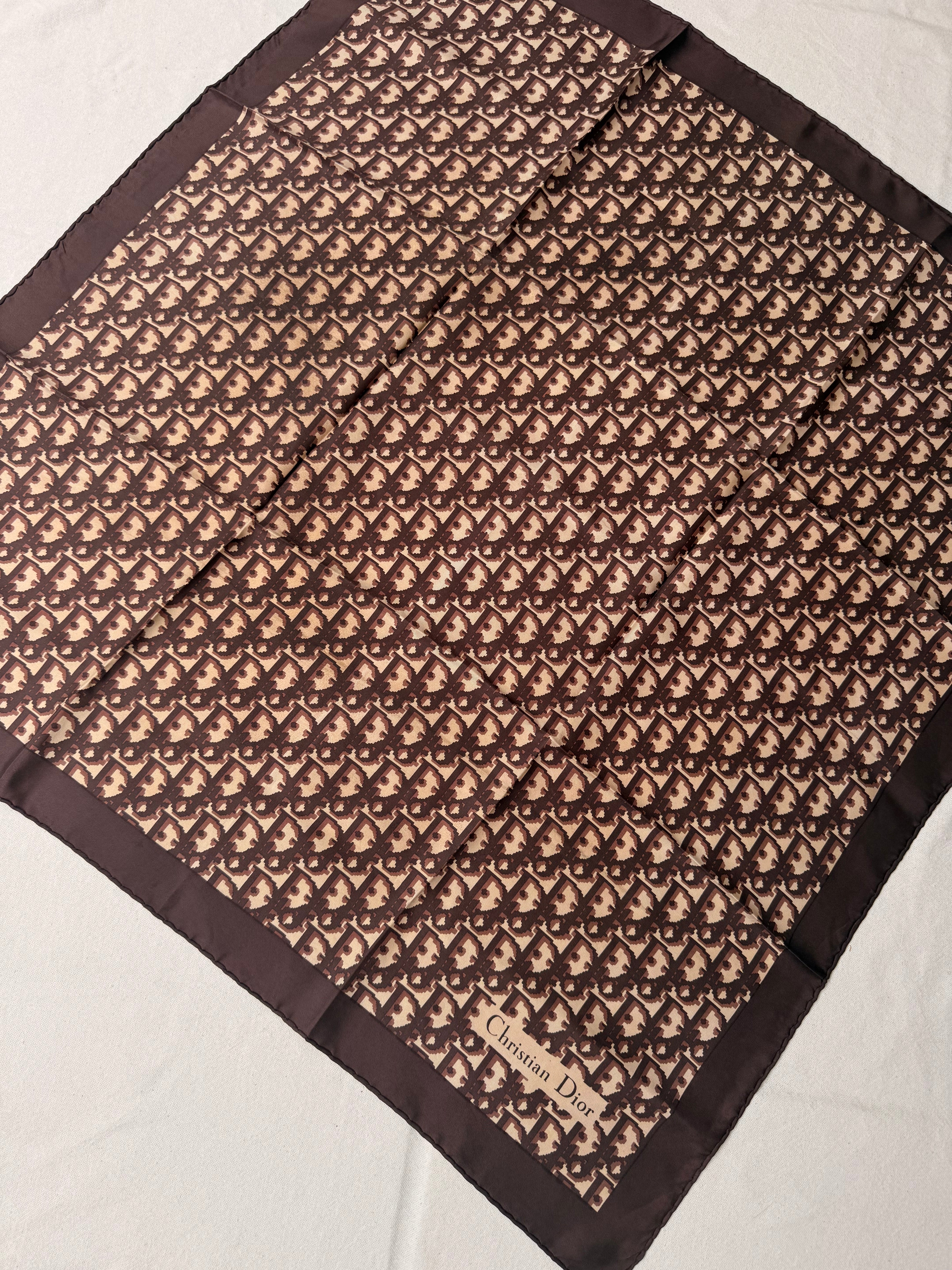Foulard Christian Dior – Modèle monogramme marron
