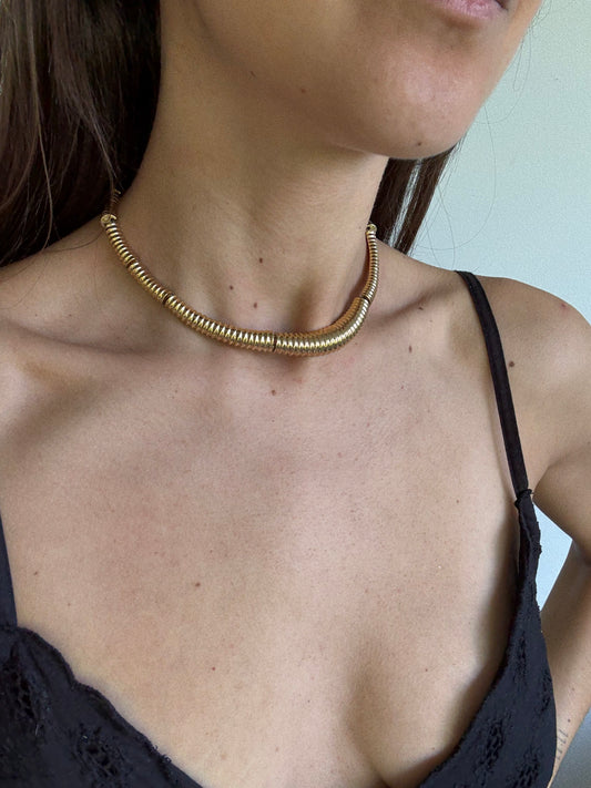 Collier vintage articulé matelassé doré