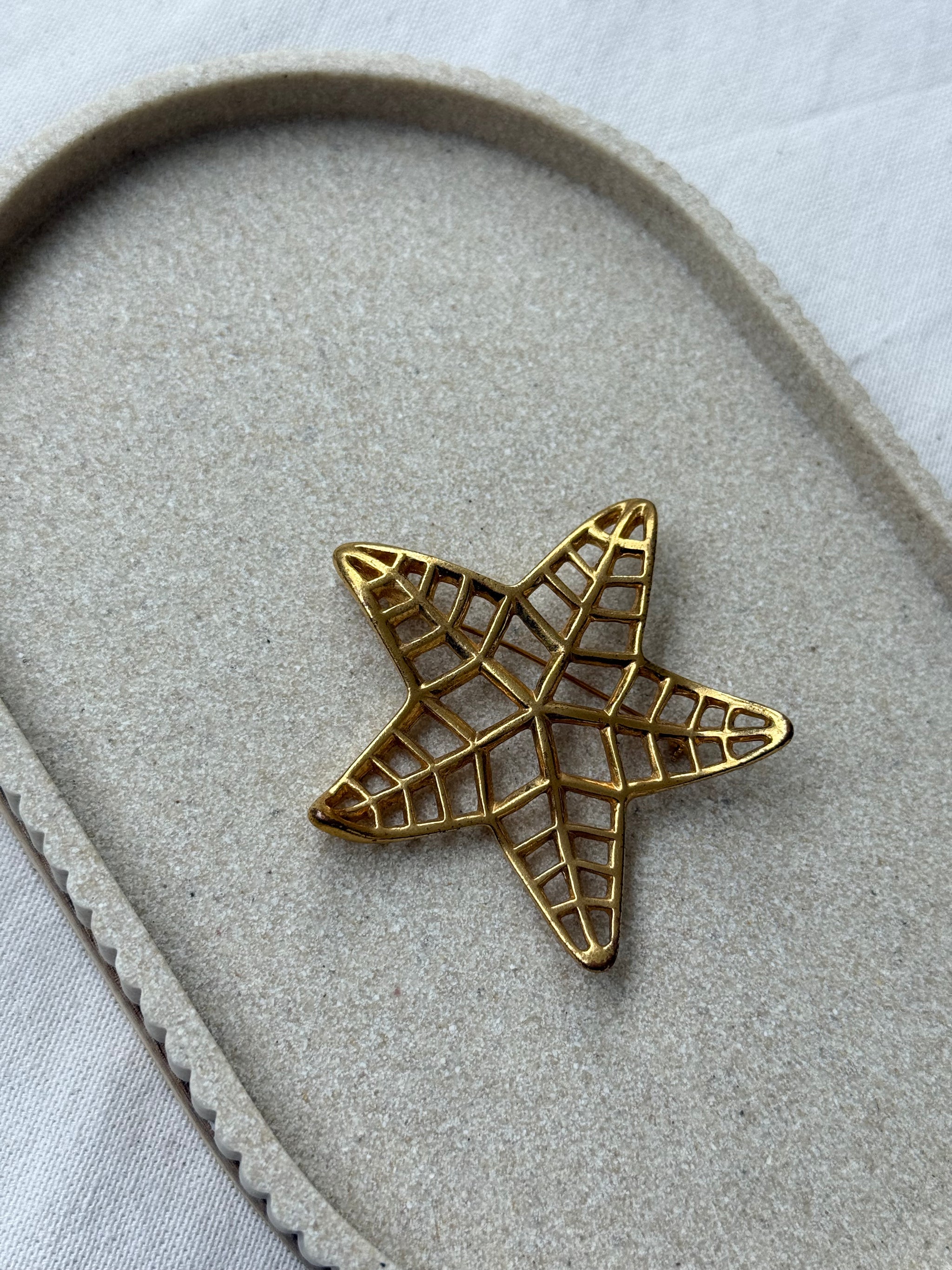 Broche vintage - Étoile ajourée