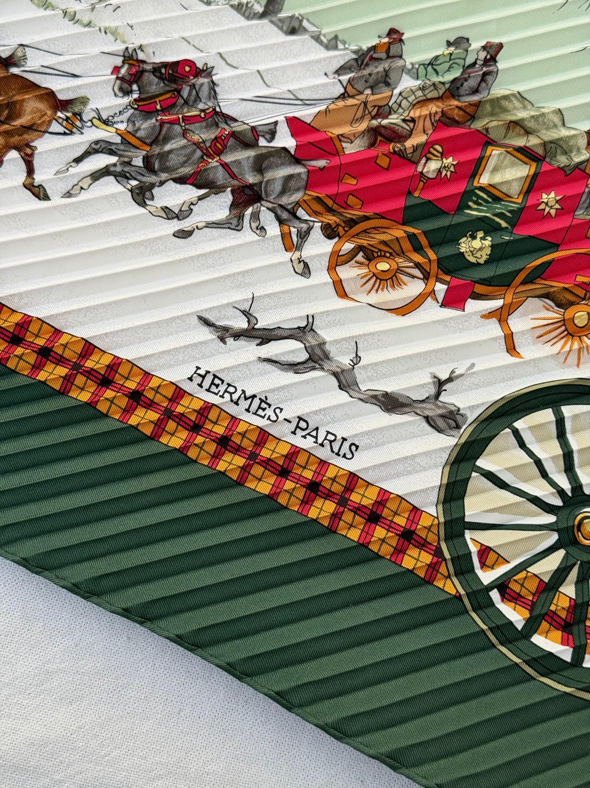 Foulard Hermès plissé – Modèle L’Hiver en Poste