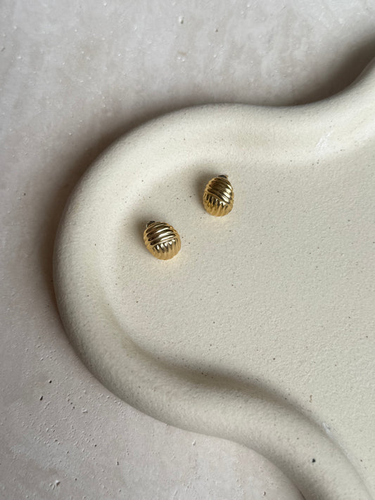 Boucles d’oreilles vintage - Bombées striées dorées (oreilles percées)