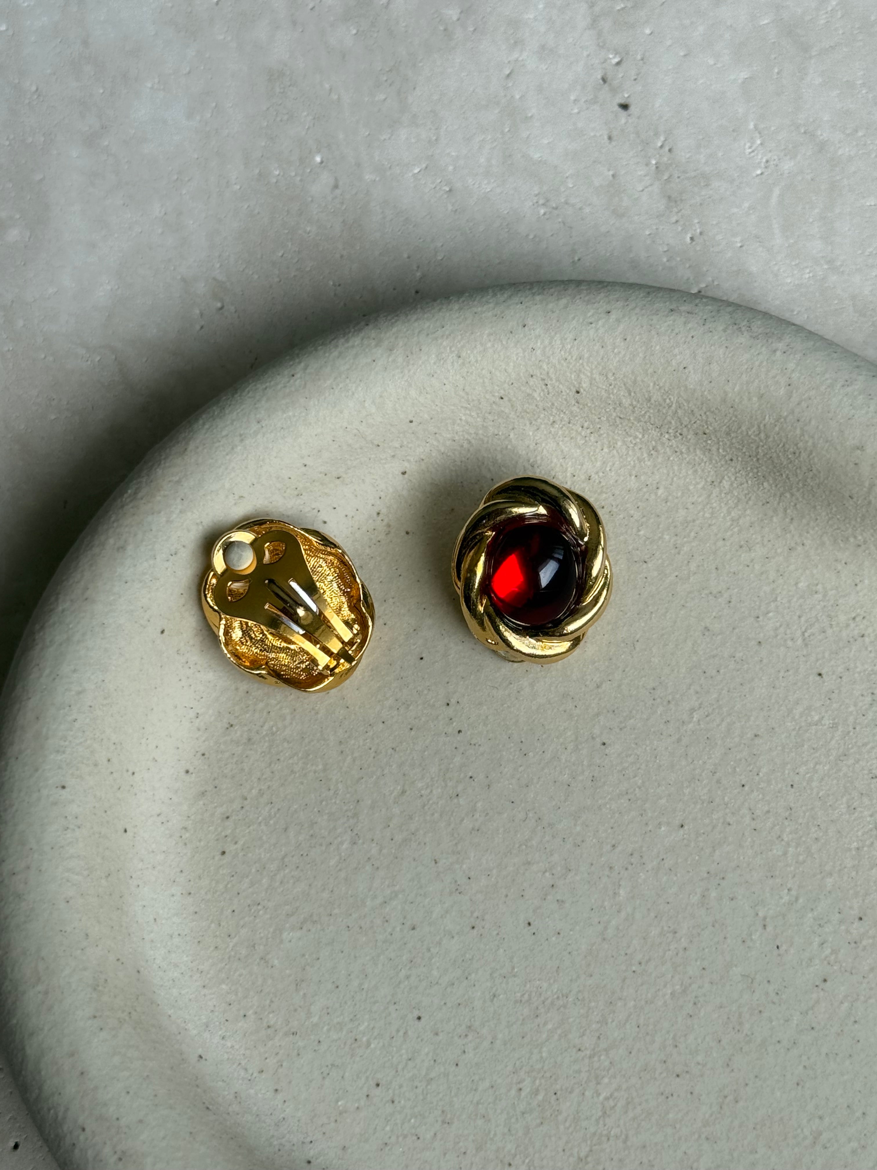 Boucles d’oreilles vintage - Ovales et cabochons rouge en résine