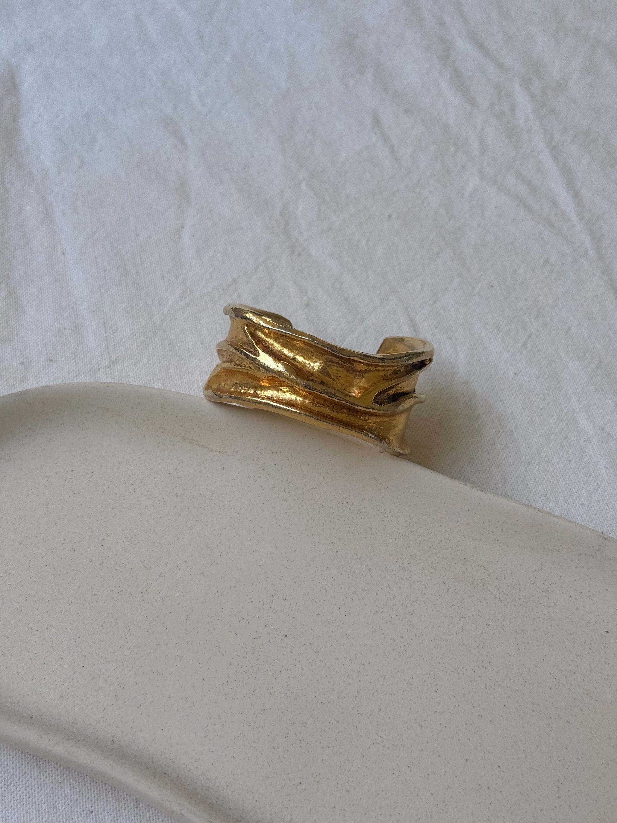 Bracelet vintage - Manchette drapée dorée