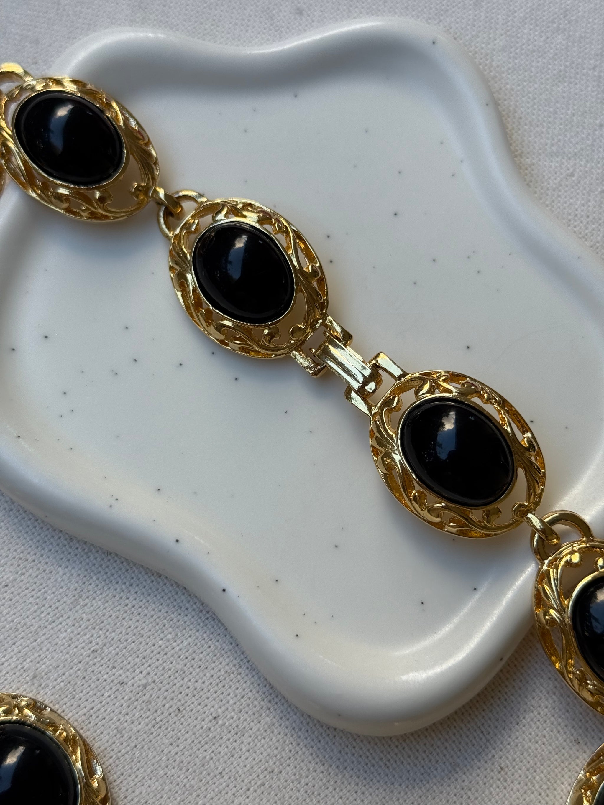 Collier vintage - Doré et cabochons noirs