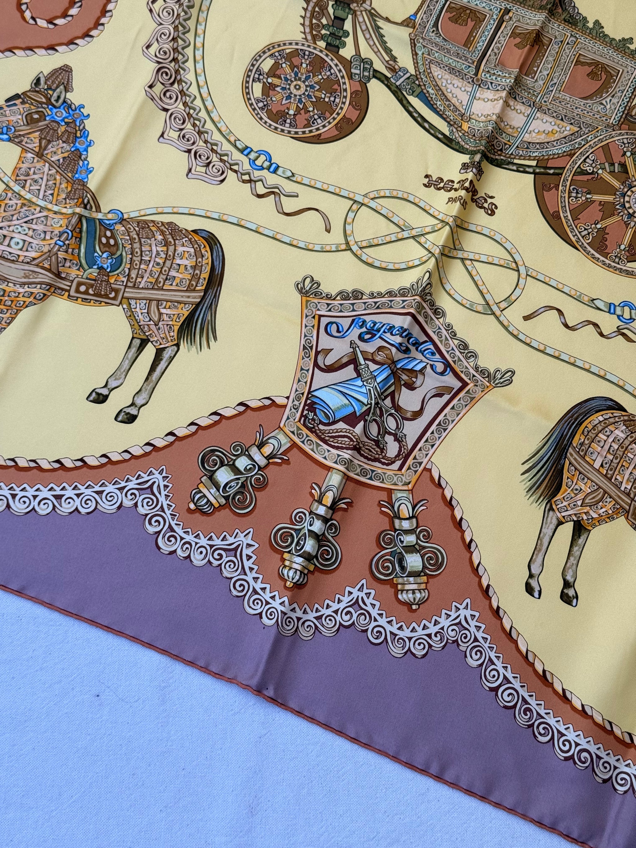 Foulard Hermès – Modèle Paperoles