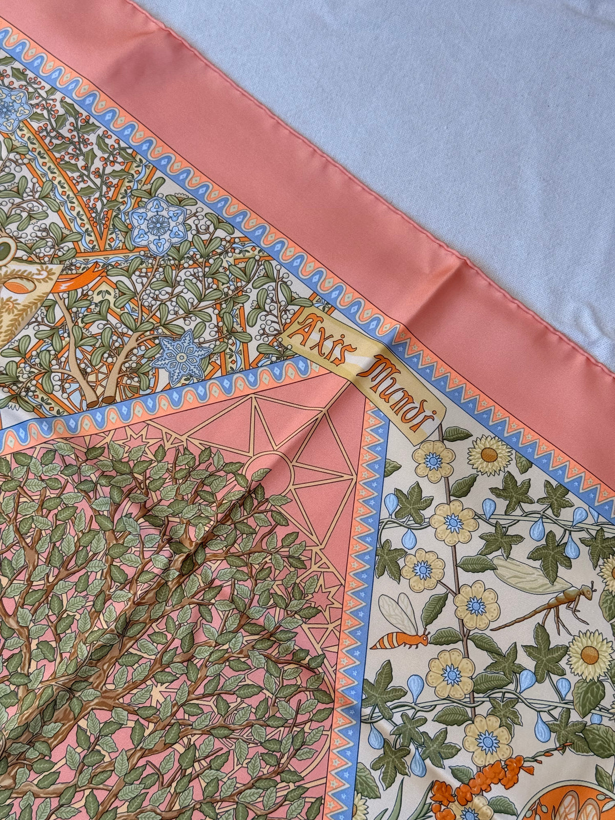 Foulard Hermès – Modèle Axis Mundi
