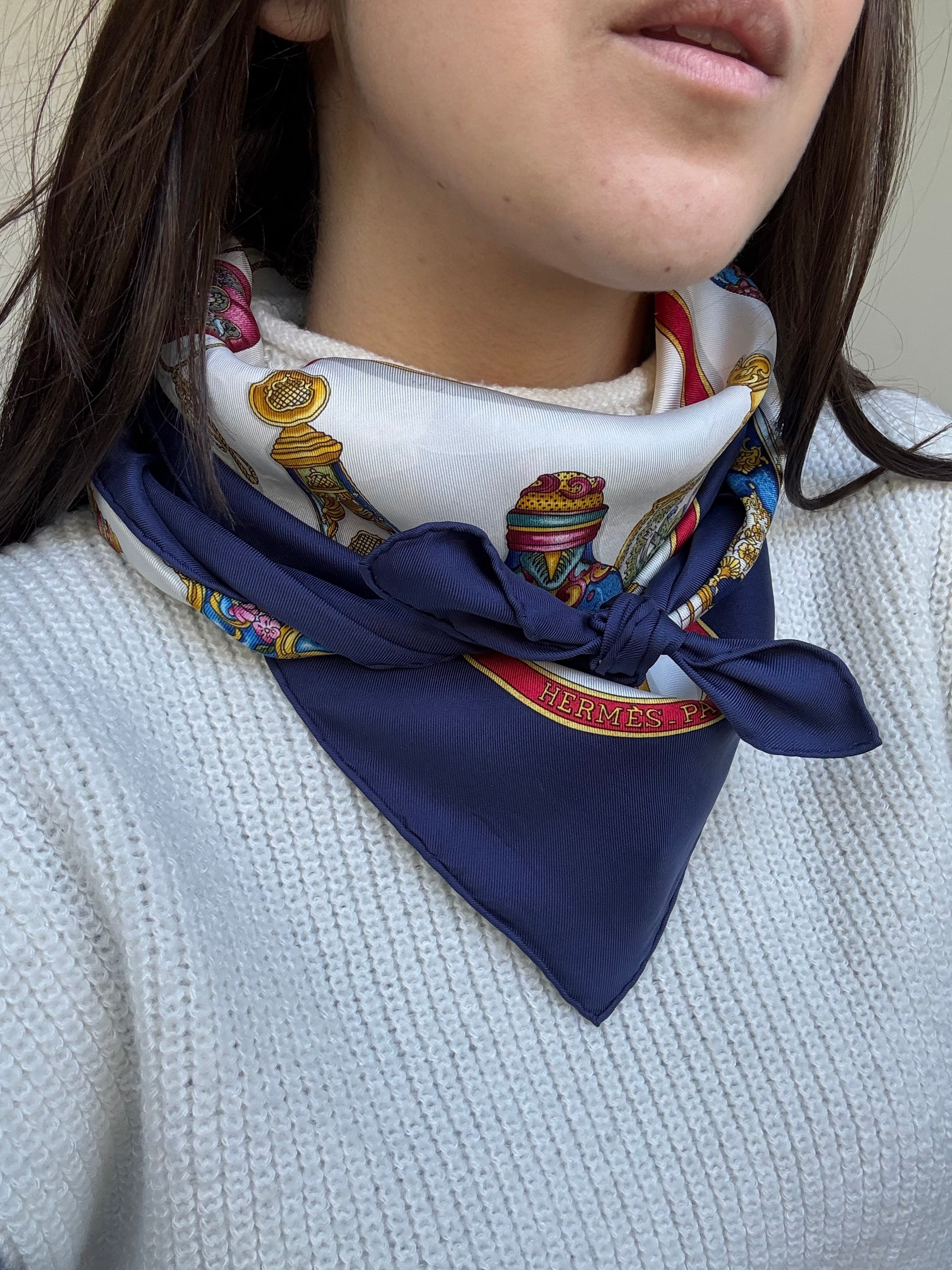 Foulard Hermès – Modèle Flacons