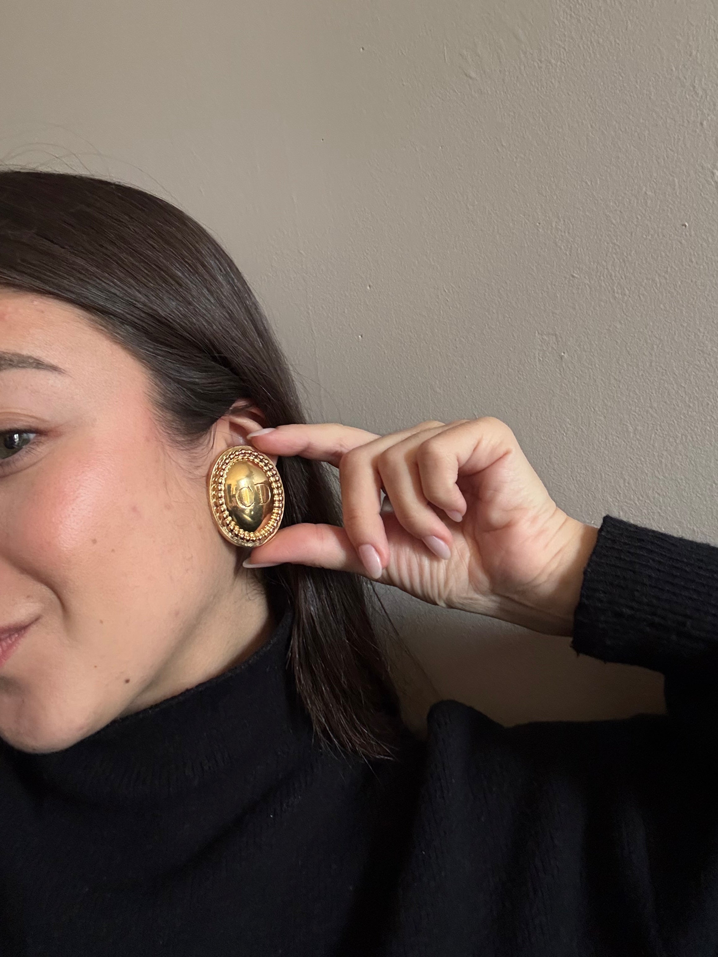 Boucles d’oreilles Christian Dior vintage - Ovales CD dorées