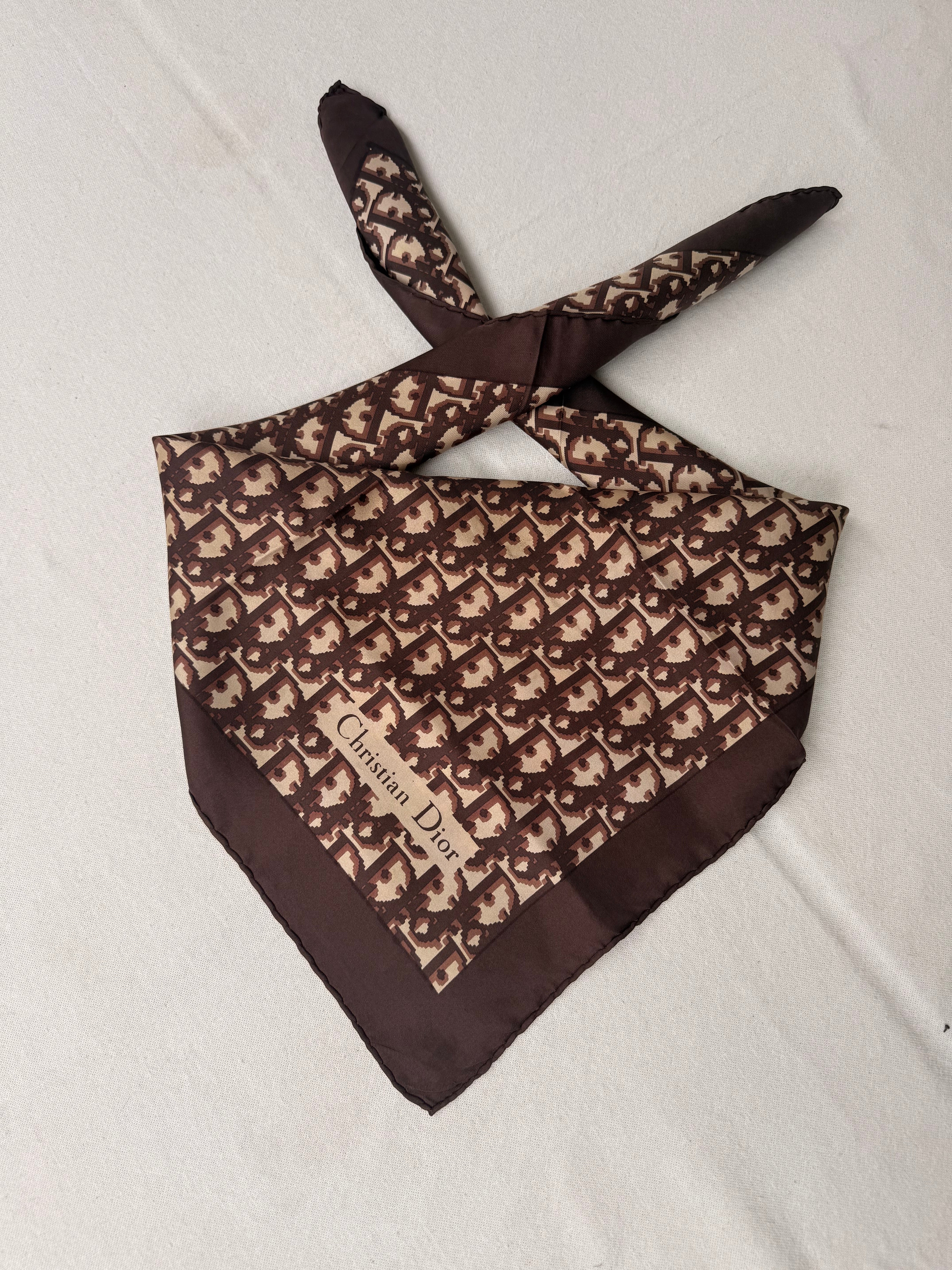 Foulard Christian Dior – Modèle monogramme marron