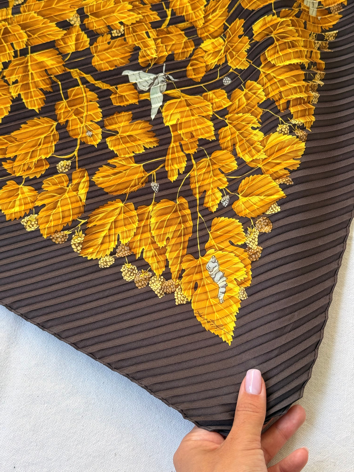 Foulard Hermès plissé – Modèle L’arbre de Soie