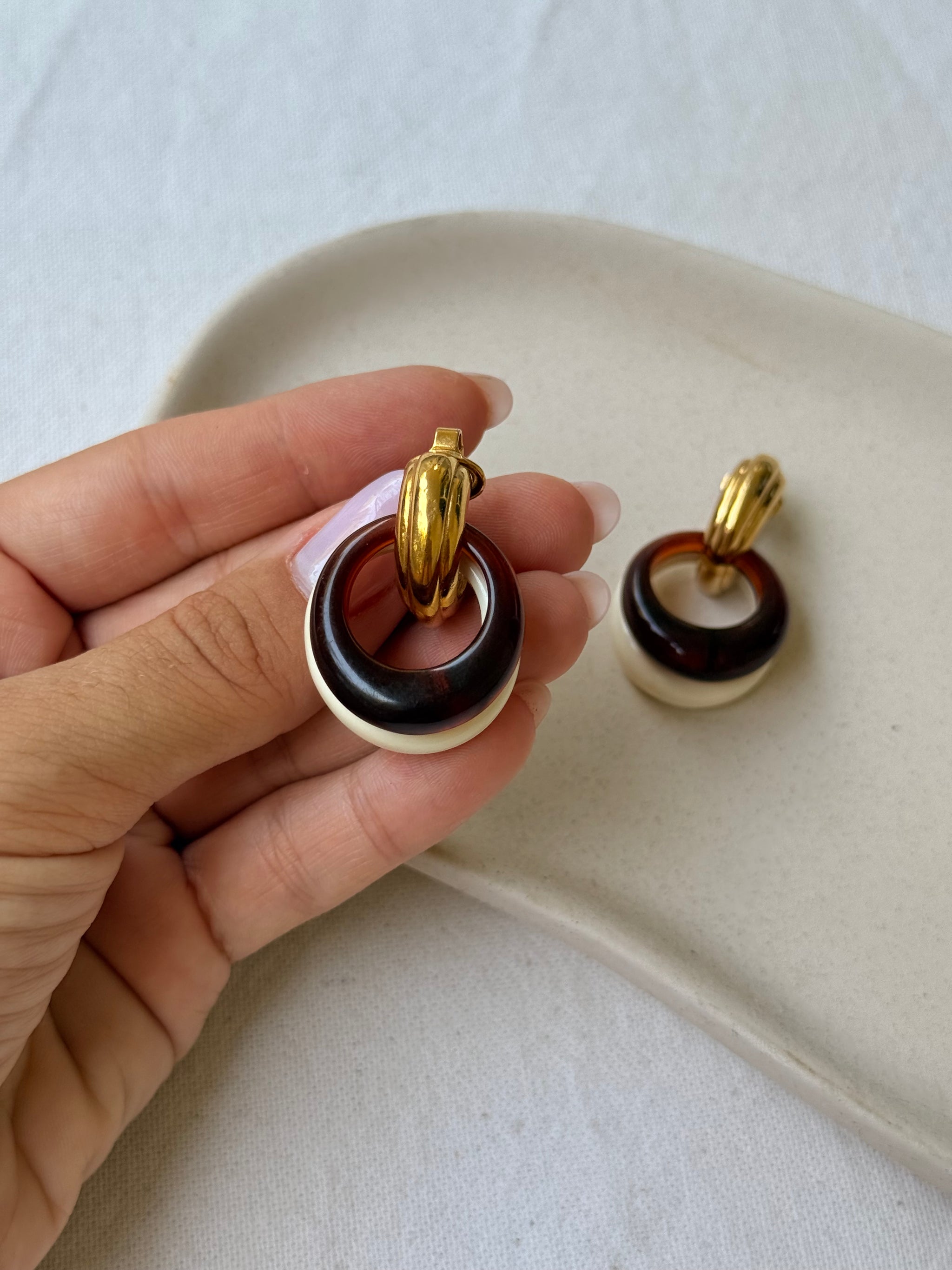 Boucles d'oreilles Trifari vintage - Pendantes ambré et ivoire