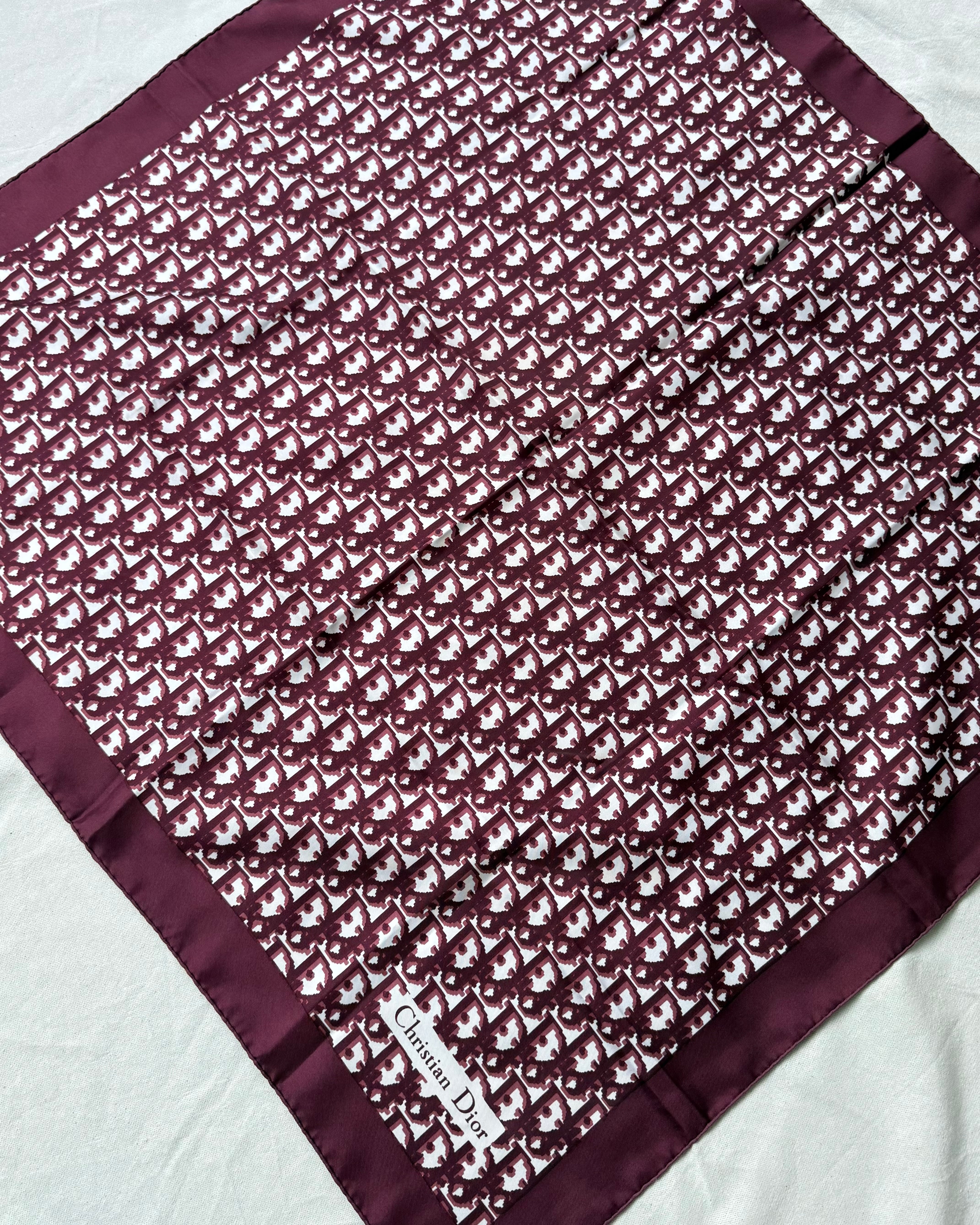 Foulard Christian Dior – Modèle monogramme bordeaux