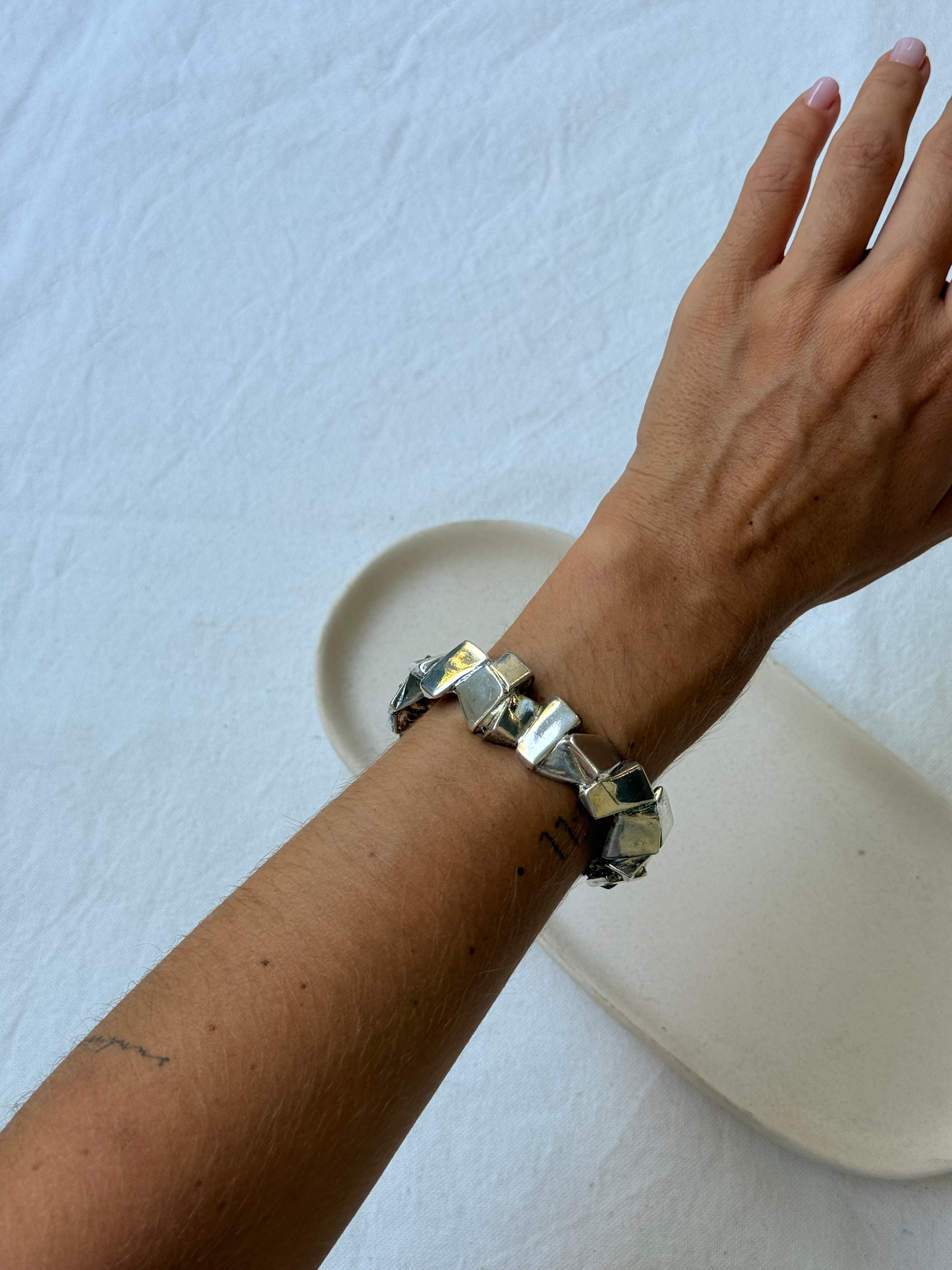 Bracelet vintage - Manchette en métal argenté