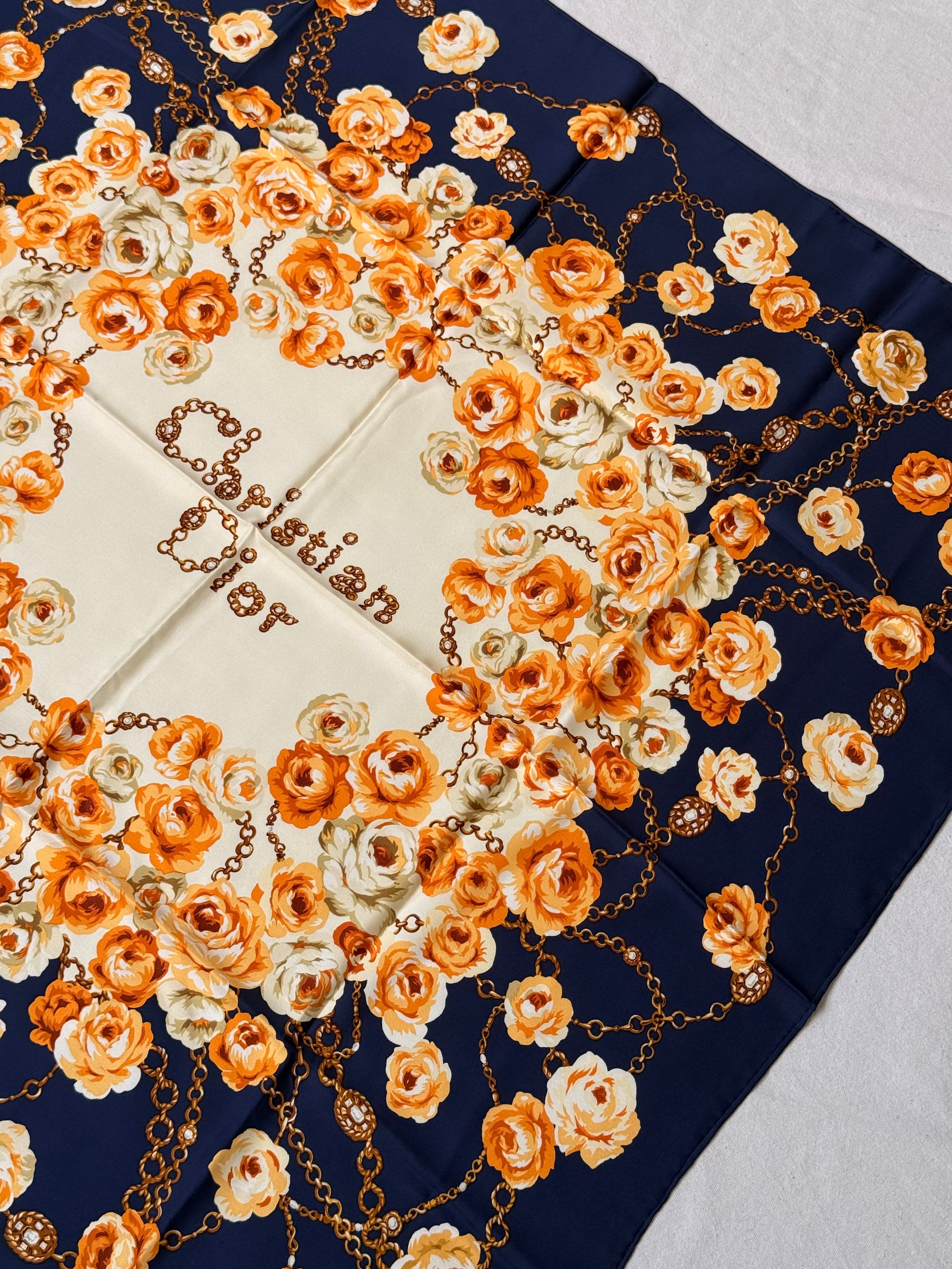Foulard Christian Dior – Fleurs et chaînes