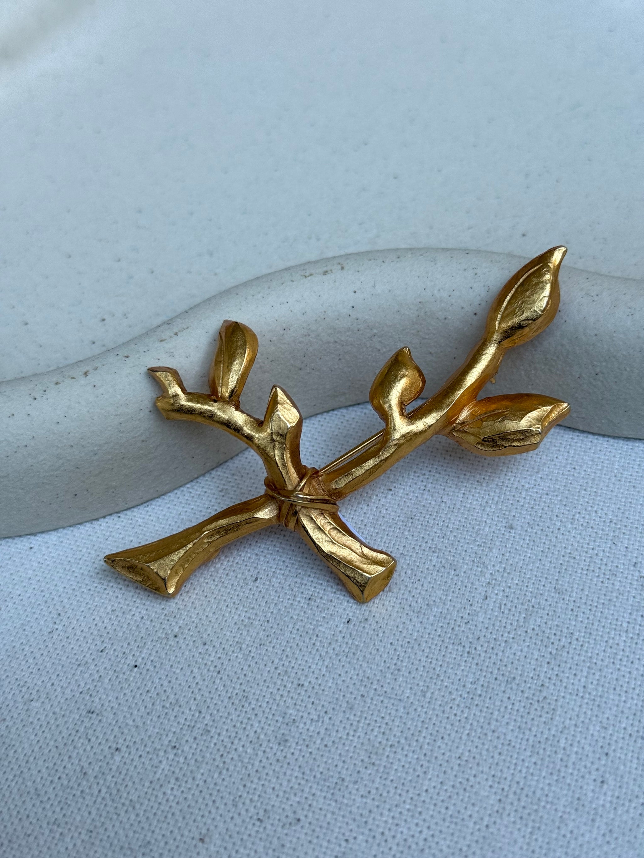 Broche Antigona vintage - Feuilles dorées