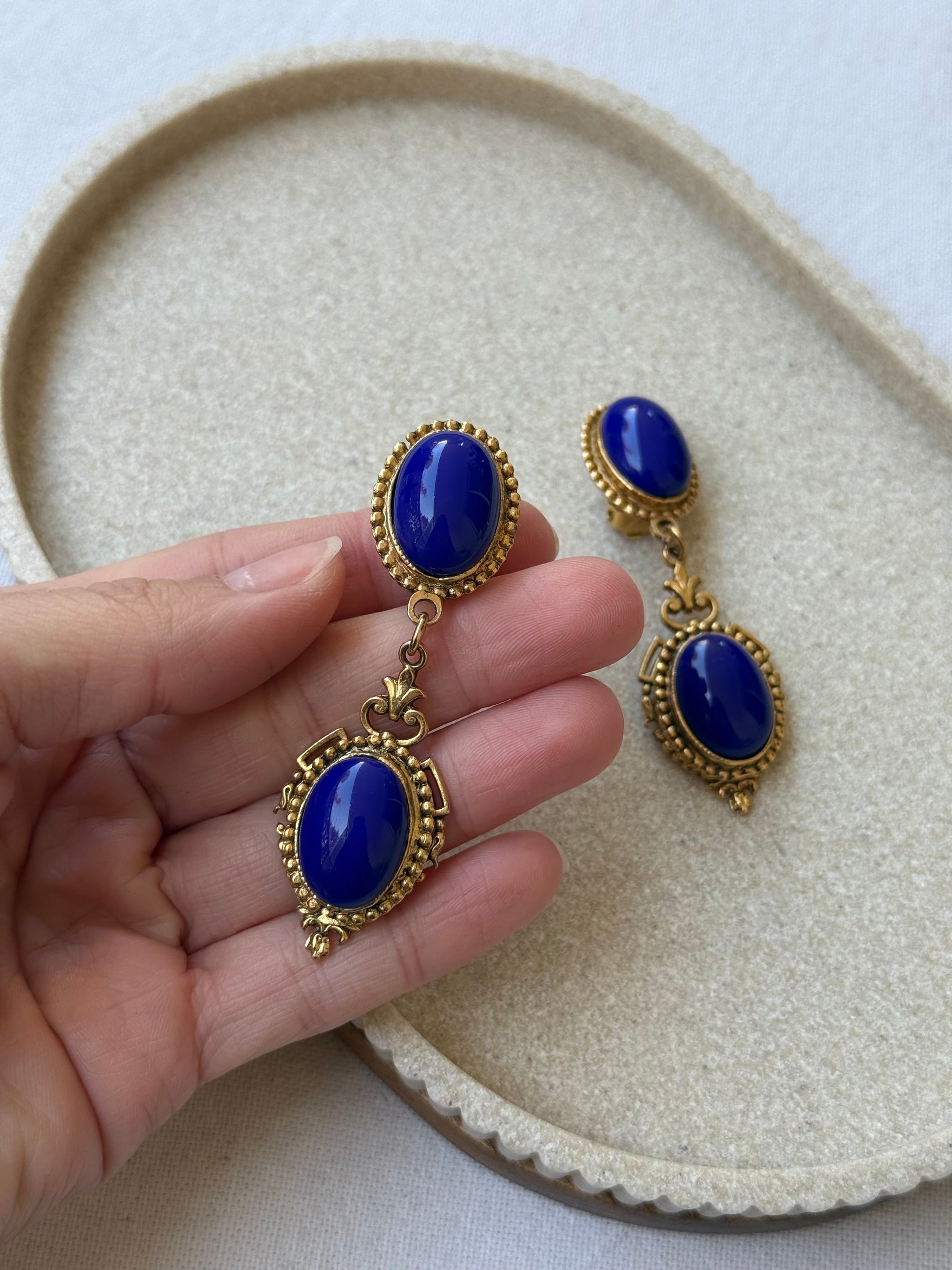 Boucles d’oreilles vintage - Cabochons bleus et monture dorée