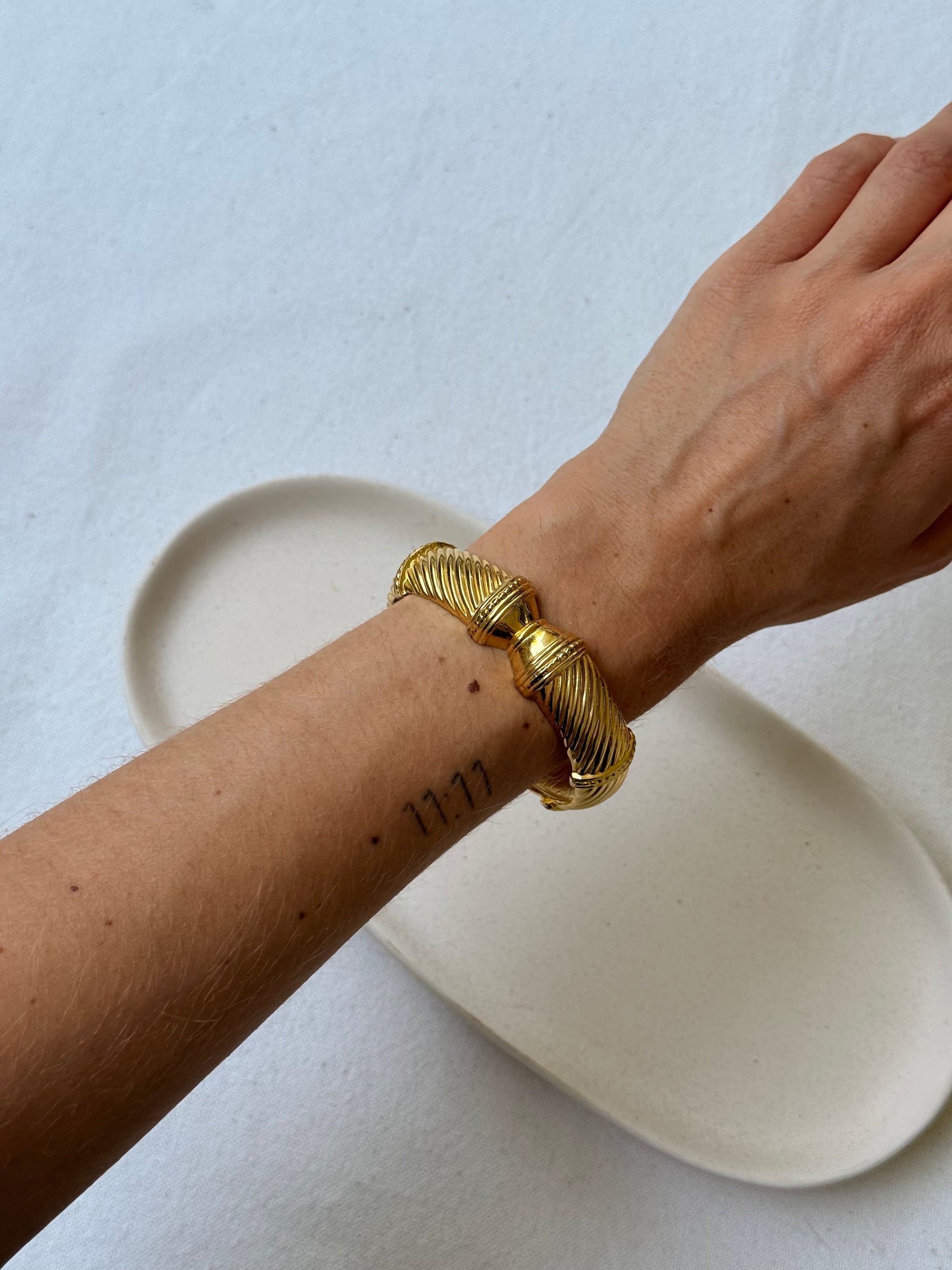 Bracelet vintage - Jonc texturé doré