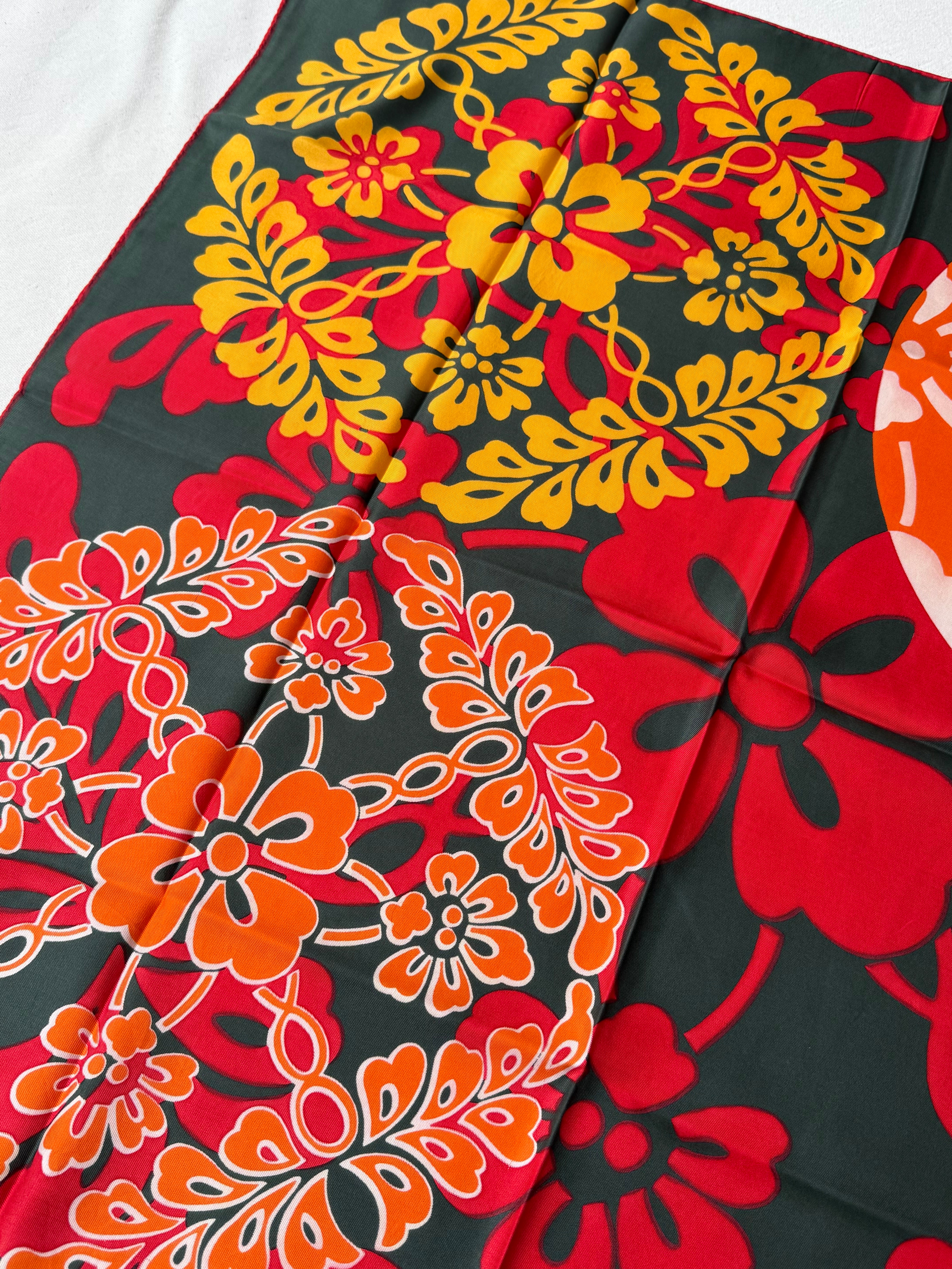 Foulard Lanvin – Motifs floraux