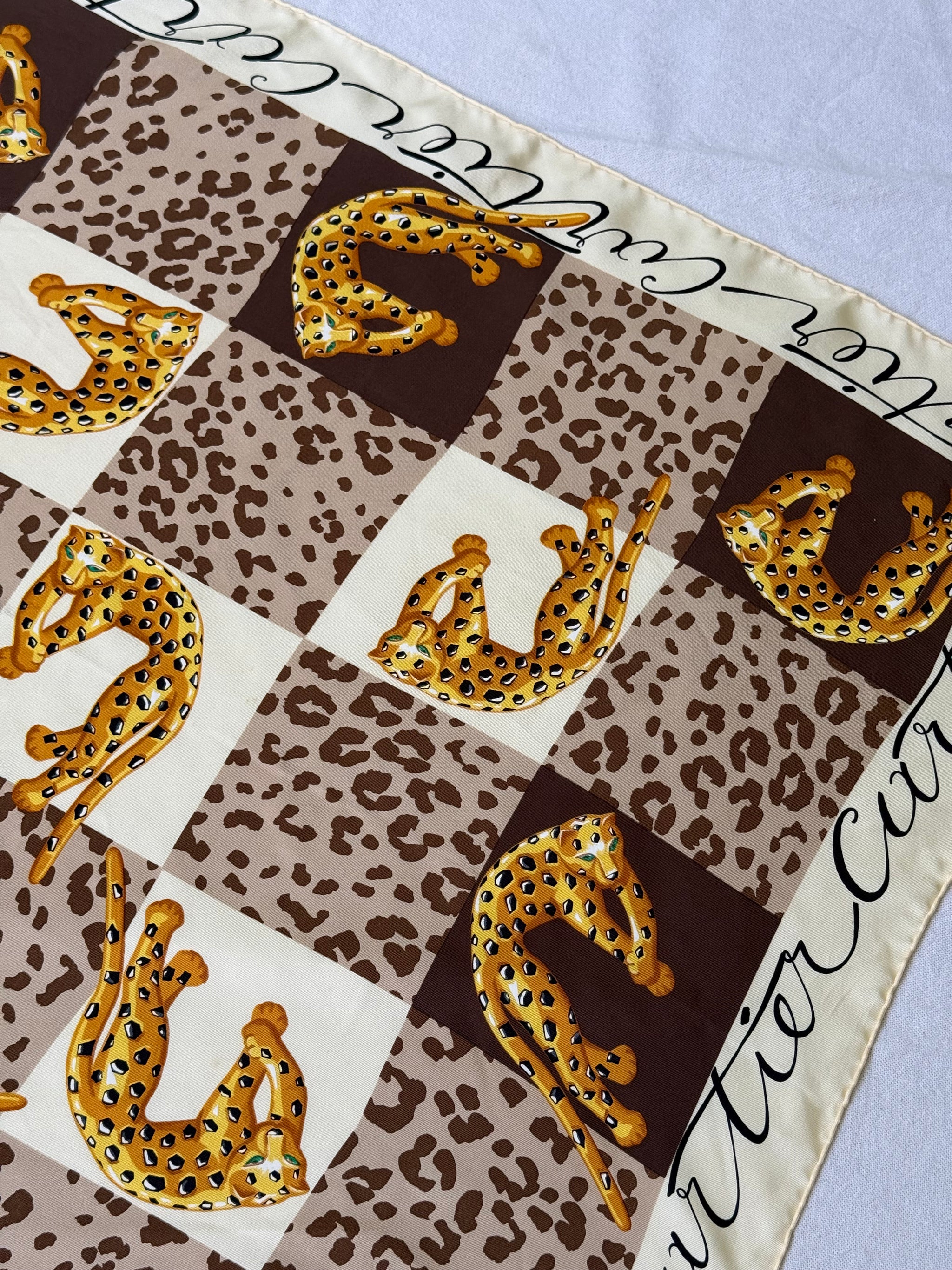 Foulard Cartier – Modèle marron et panthères