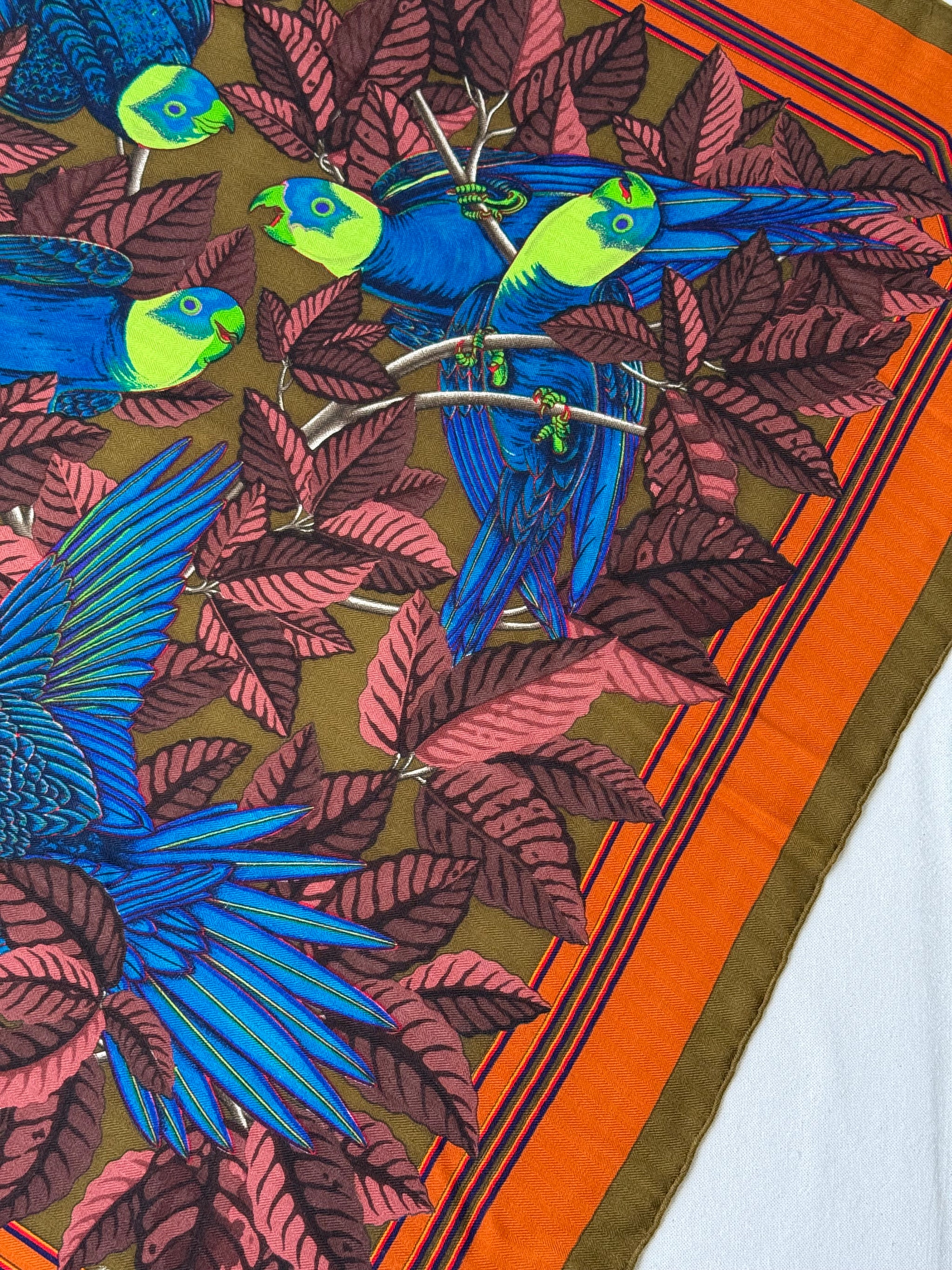 Châle Hermès 90 – Modèle Les Perroquets