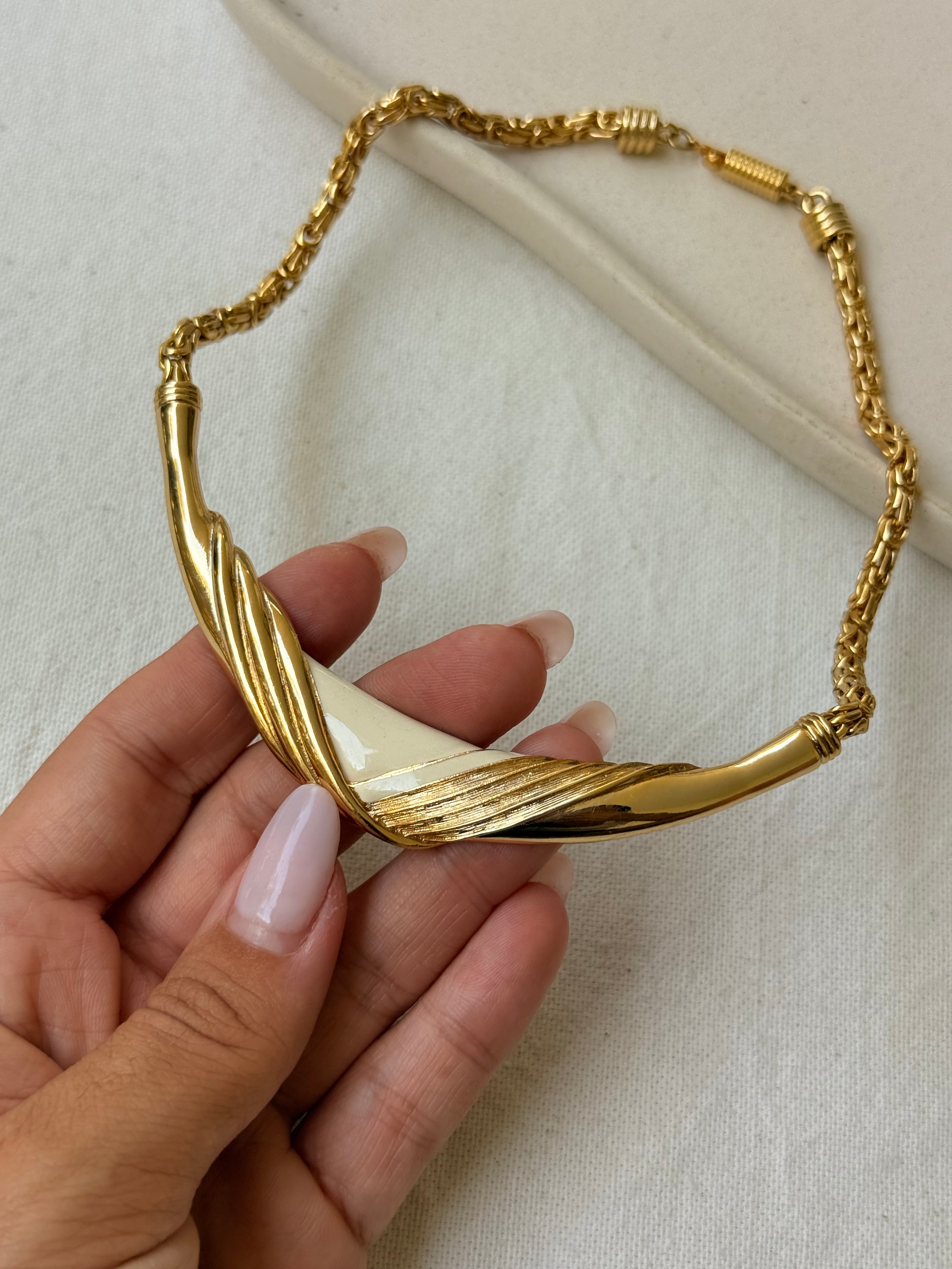 Collier Helena Rubinstein vintage - Plastron émaillé ivoire