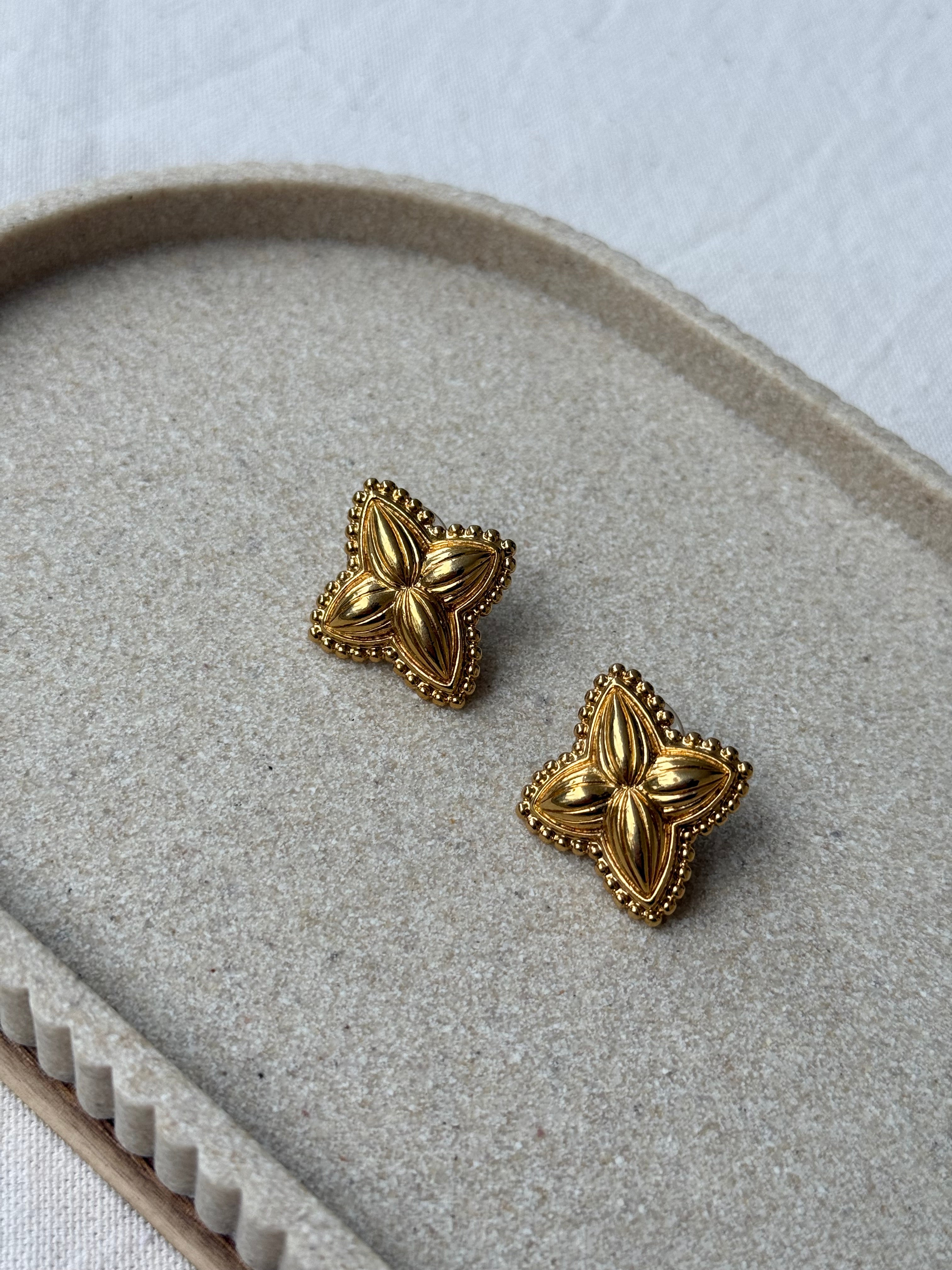 Boucles d’oreilles Monet vintage - Fleurs dorées (oreilles percées)