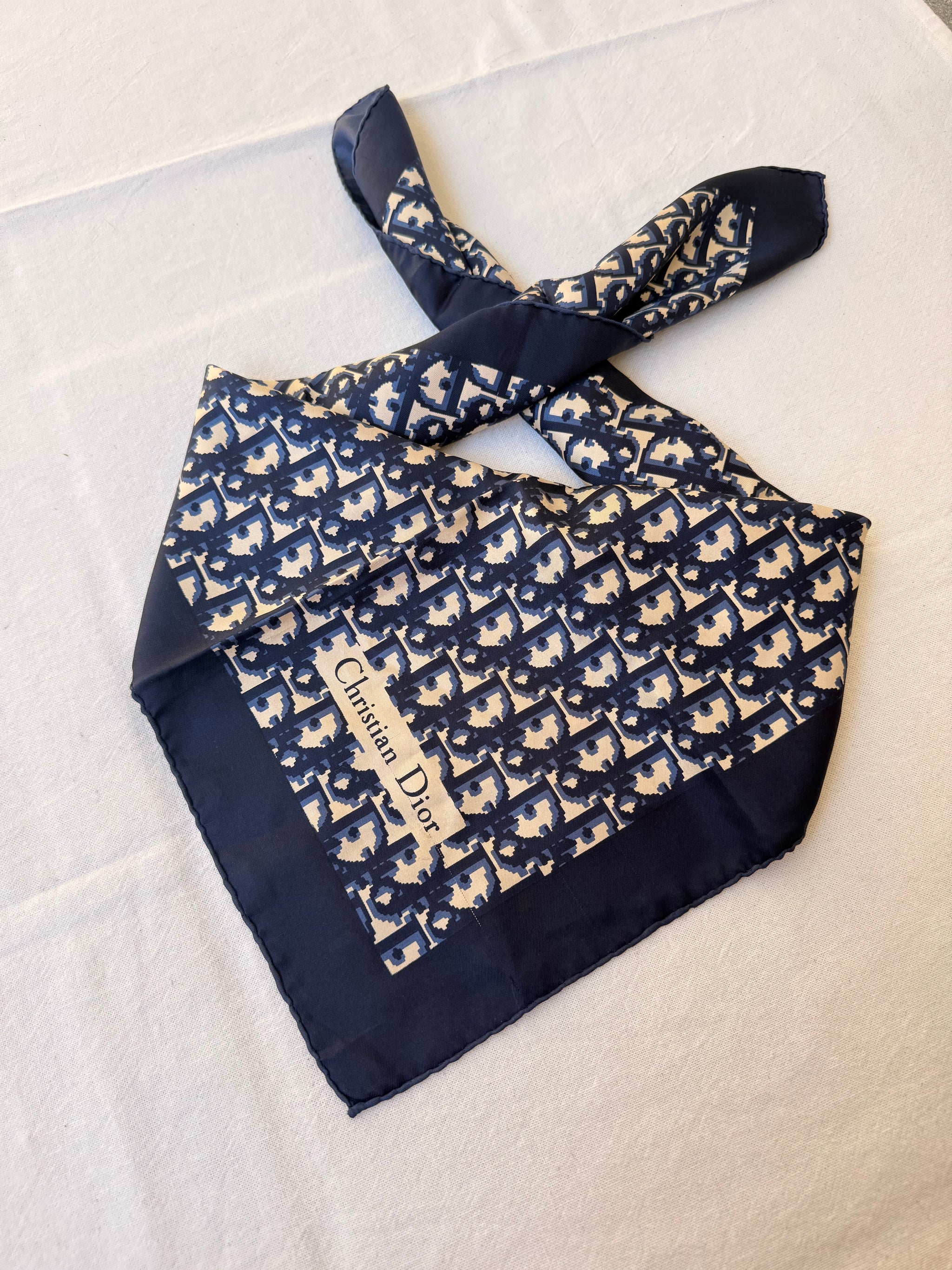 Foulard Christian Dior – Modèle monogramme bleu