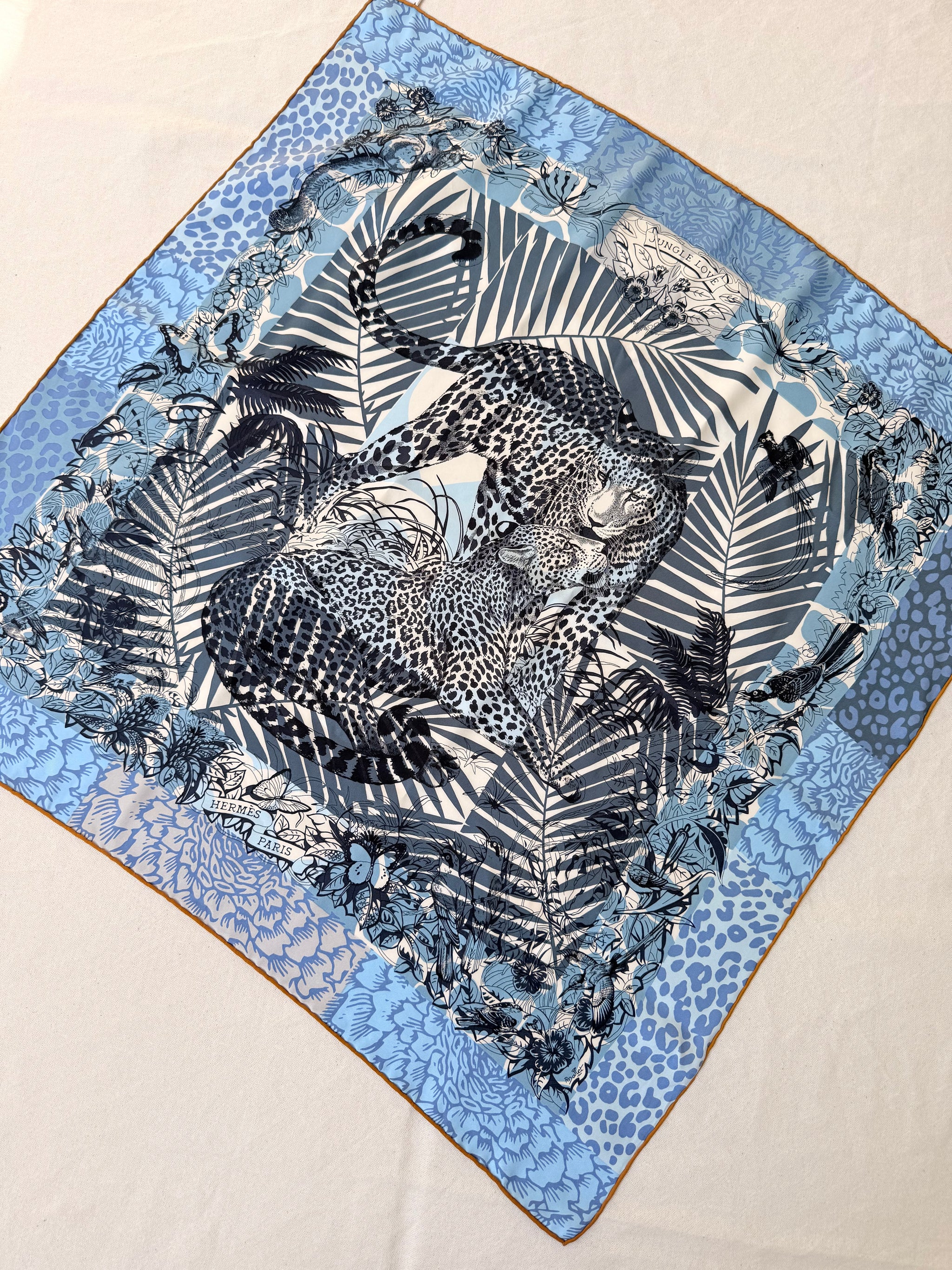 Foulard Hermès – Modèle Jungle Love au tampon