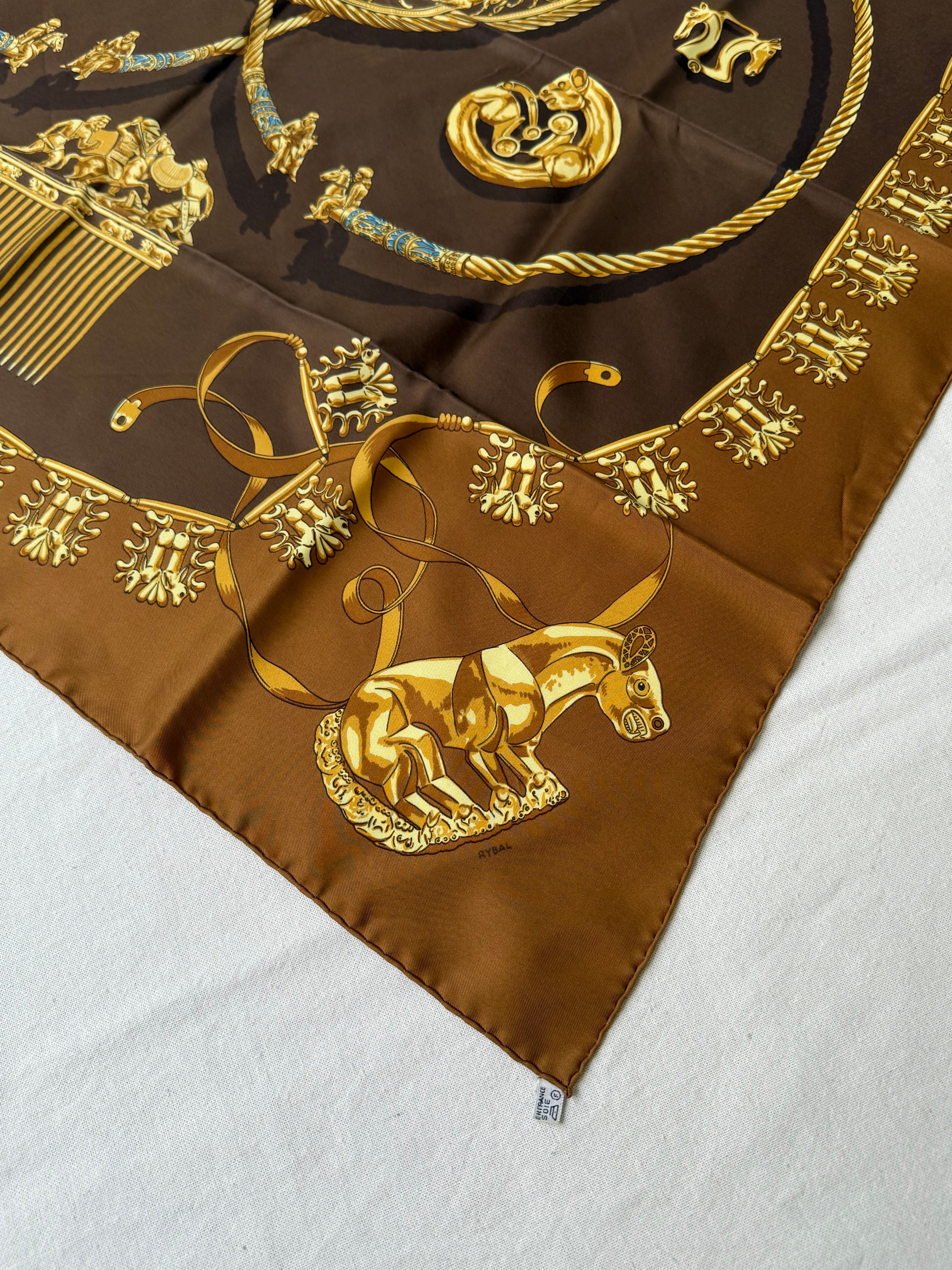 Foulard Hermès – Modèle Les Cavaliers d’Or