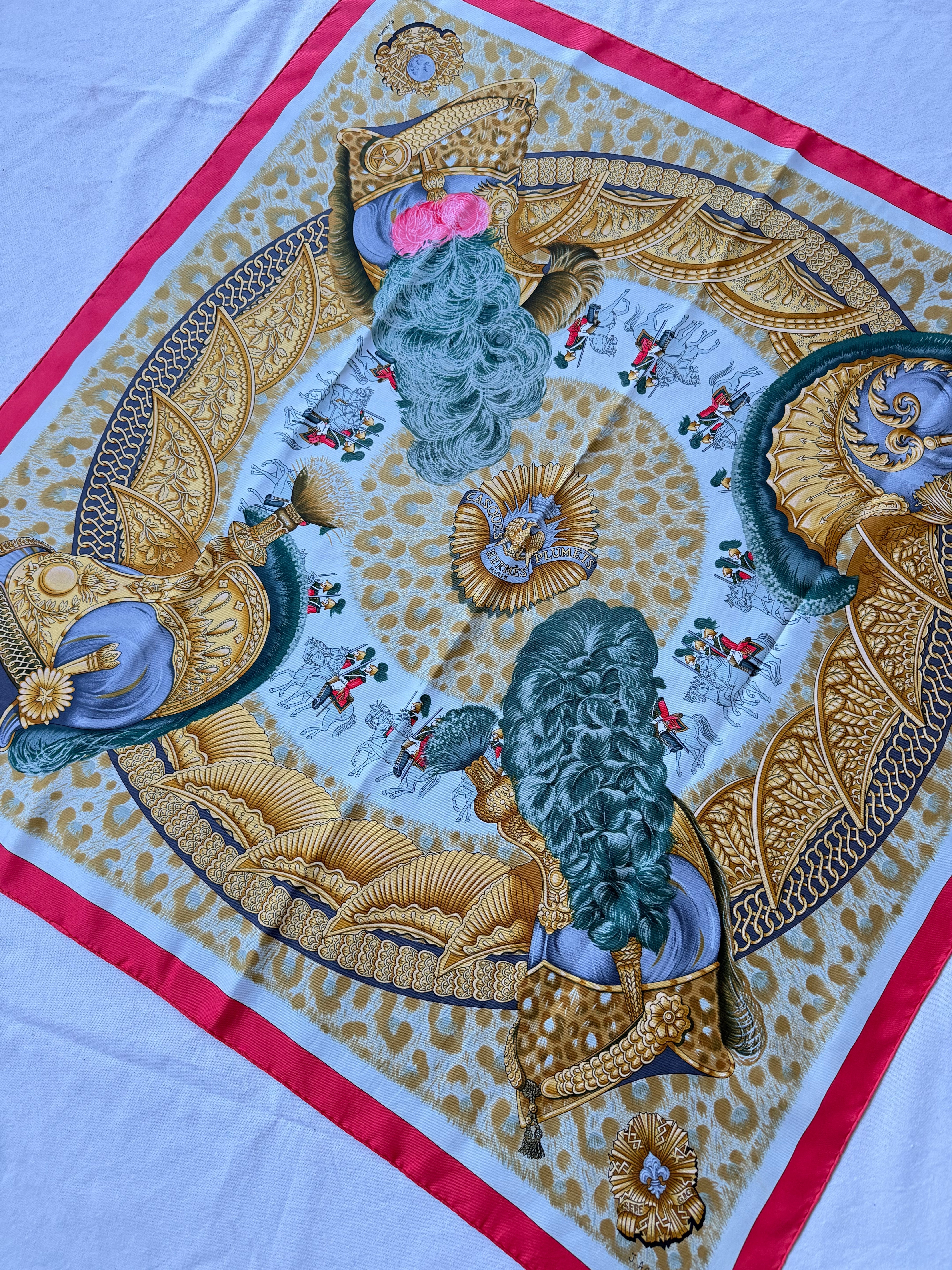 Foulard Hermès – Modèle Casques et Plumets