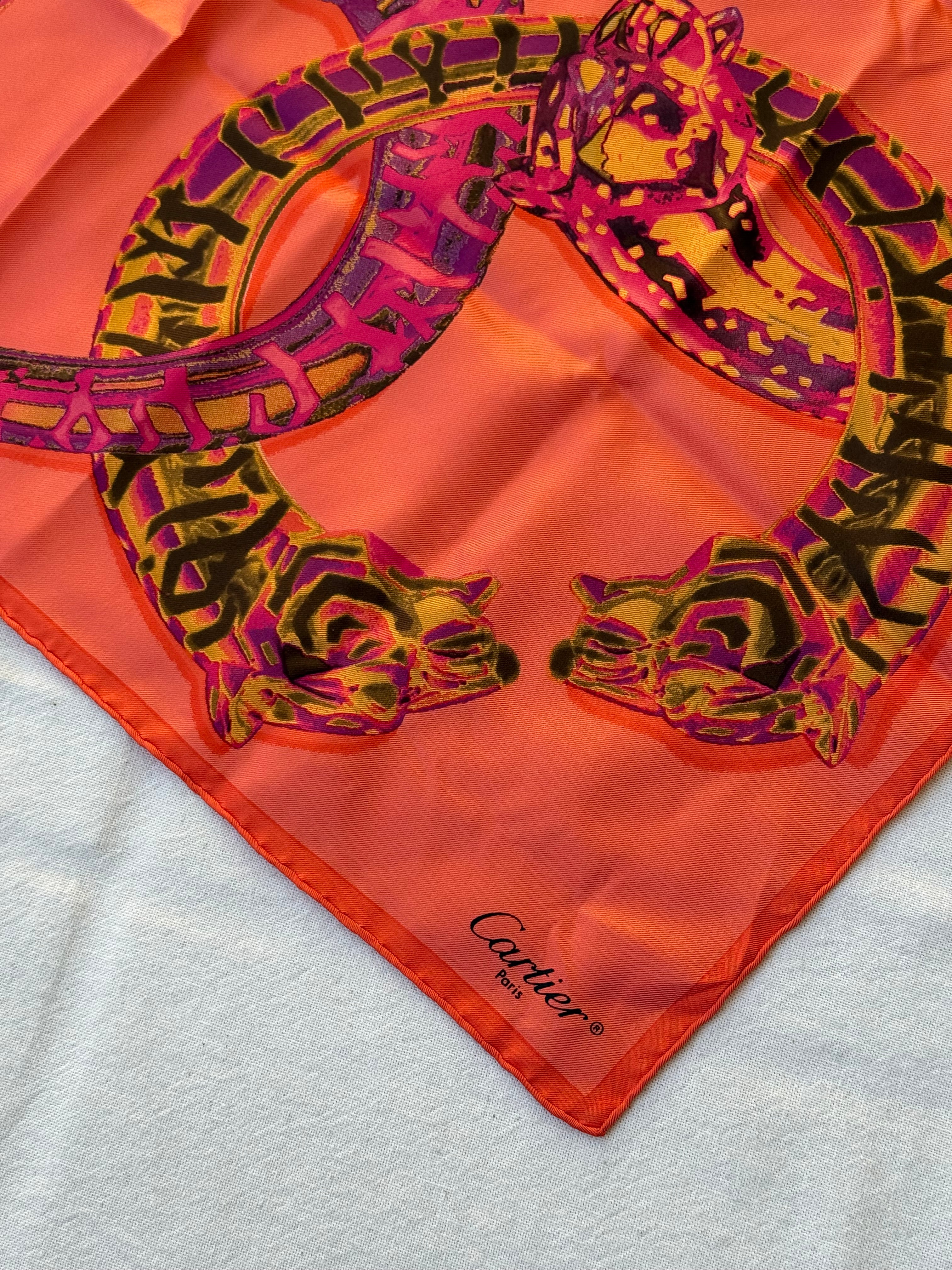 Foulard Cartier – Modèle panthères entrelacées