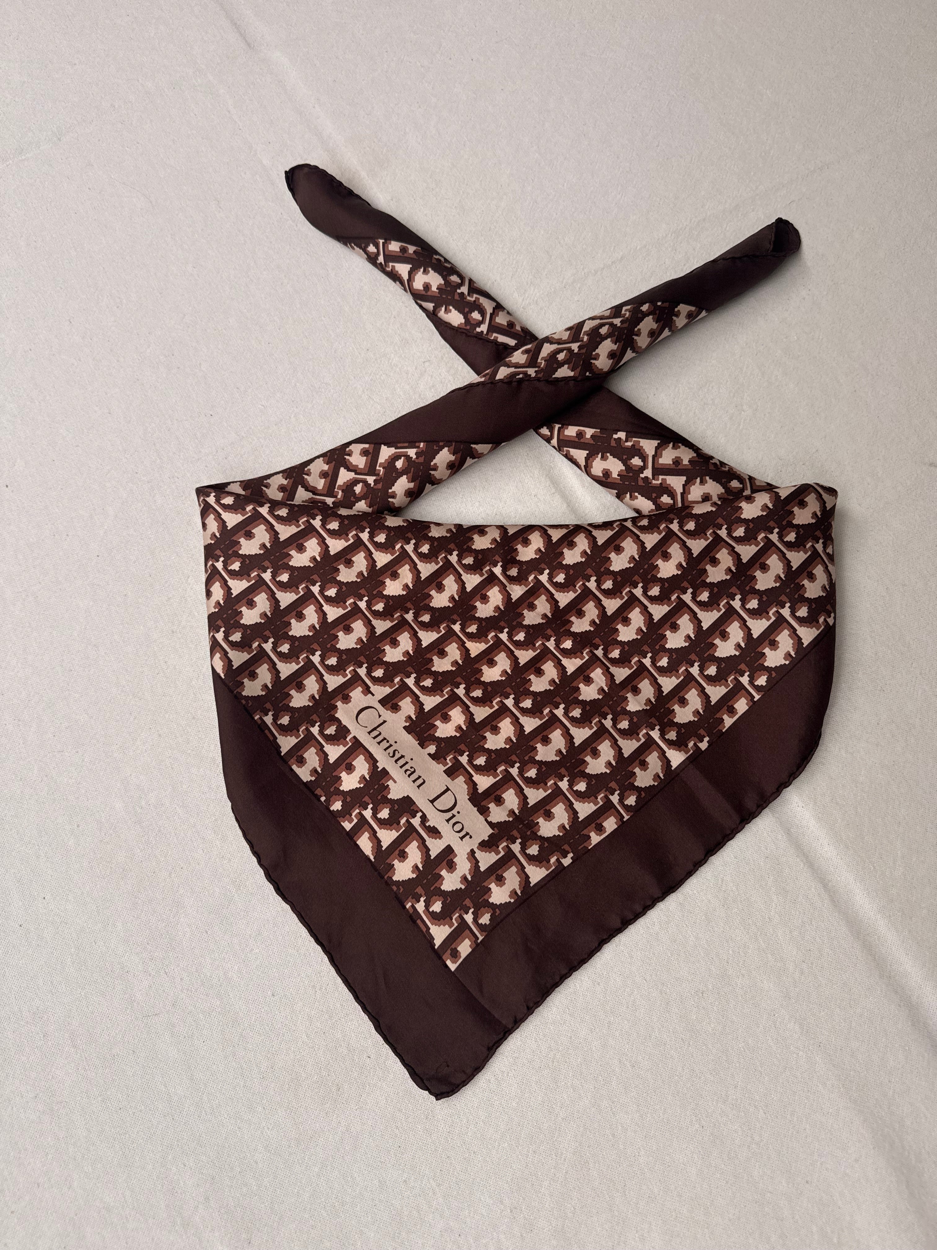 Foulard Christian Dior – Modèle monogramme marron