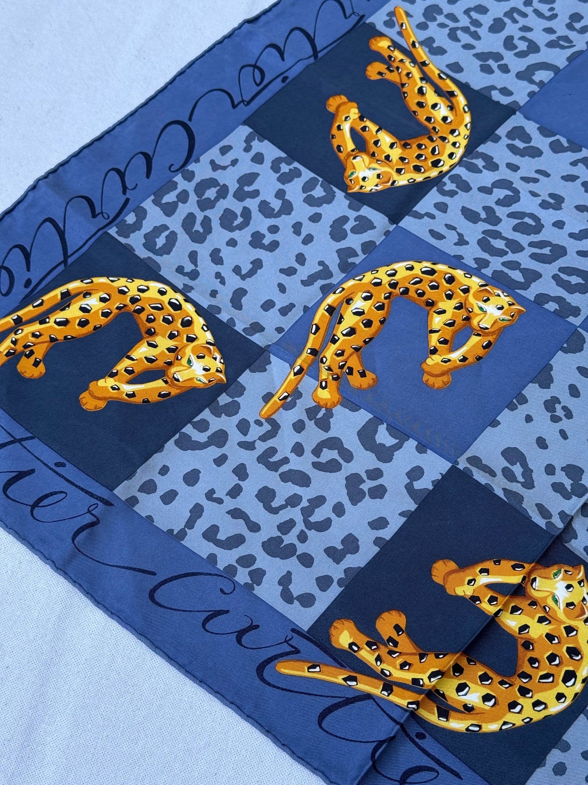 Foulard Cartier – Modèle bleu et panthères