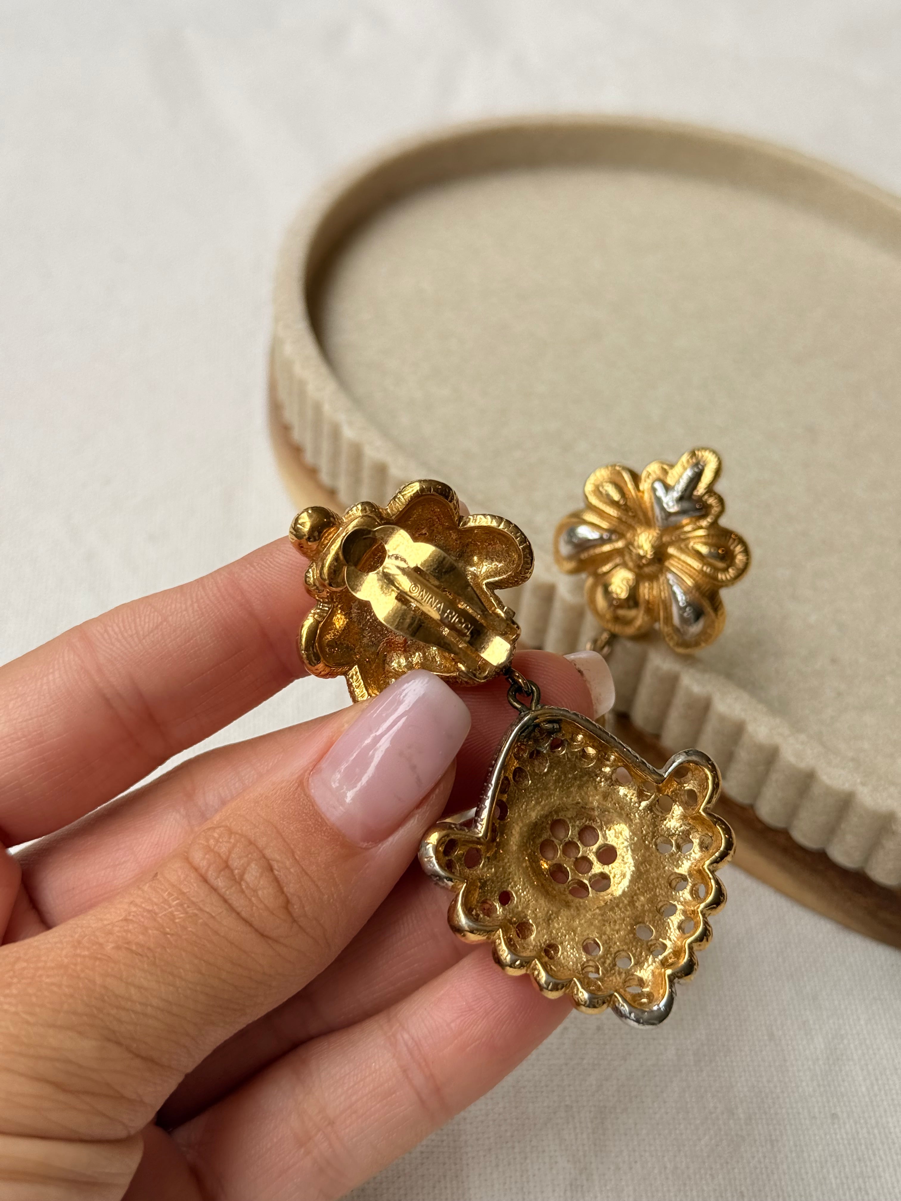 Boucles d’oreilles Nina Ricci vintage - Pendants dorés et argentés