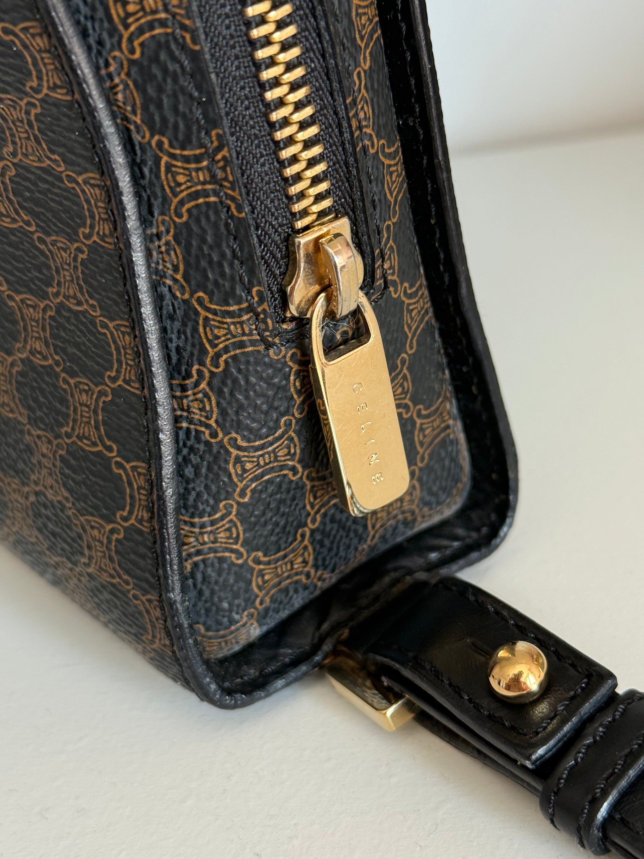 Pochette Céline vintage - Toile triomphe et cuir noir