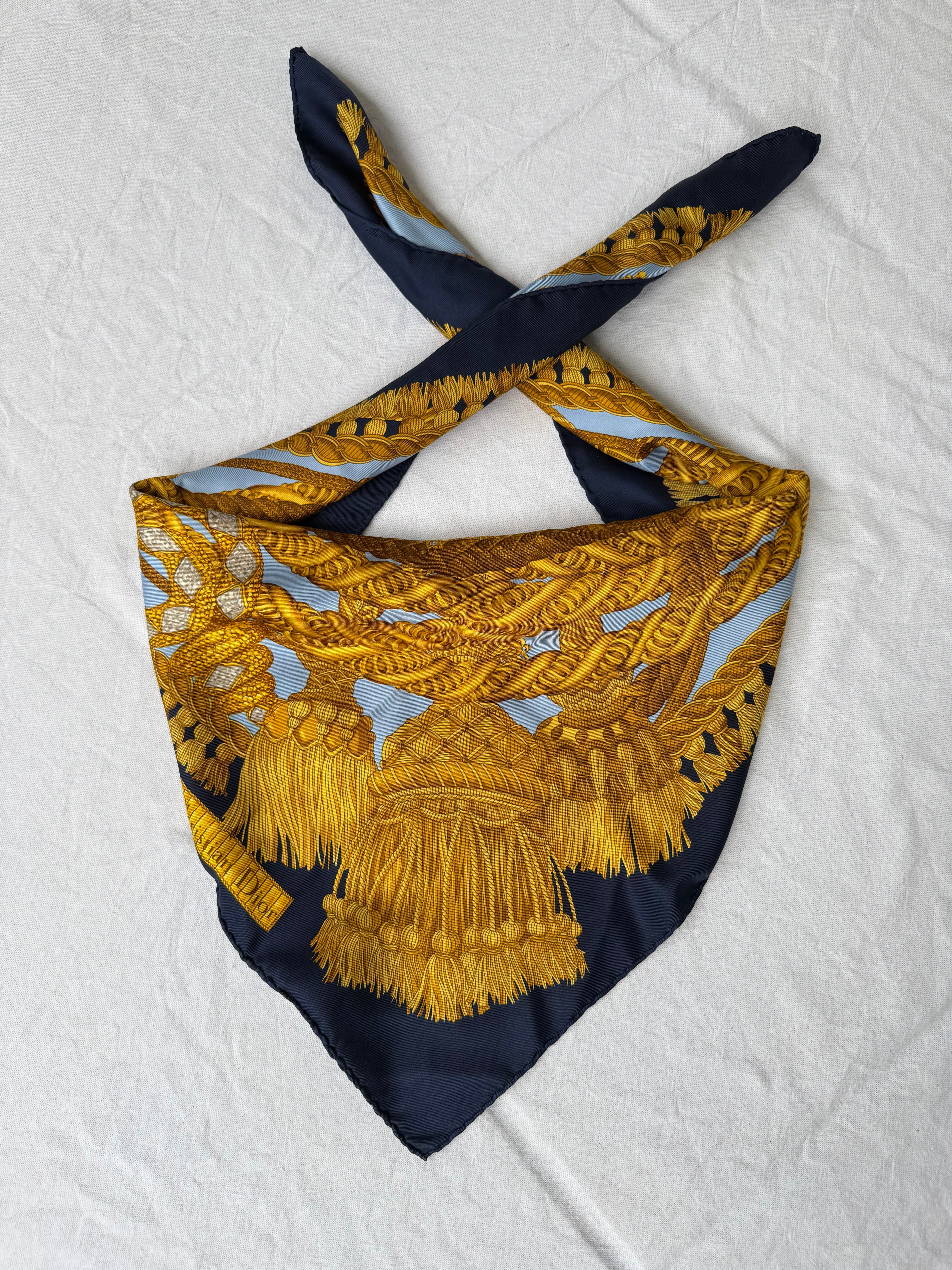 Foulard Christian Dior – Cordages et ornements dorés
