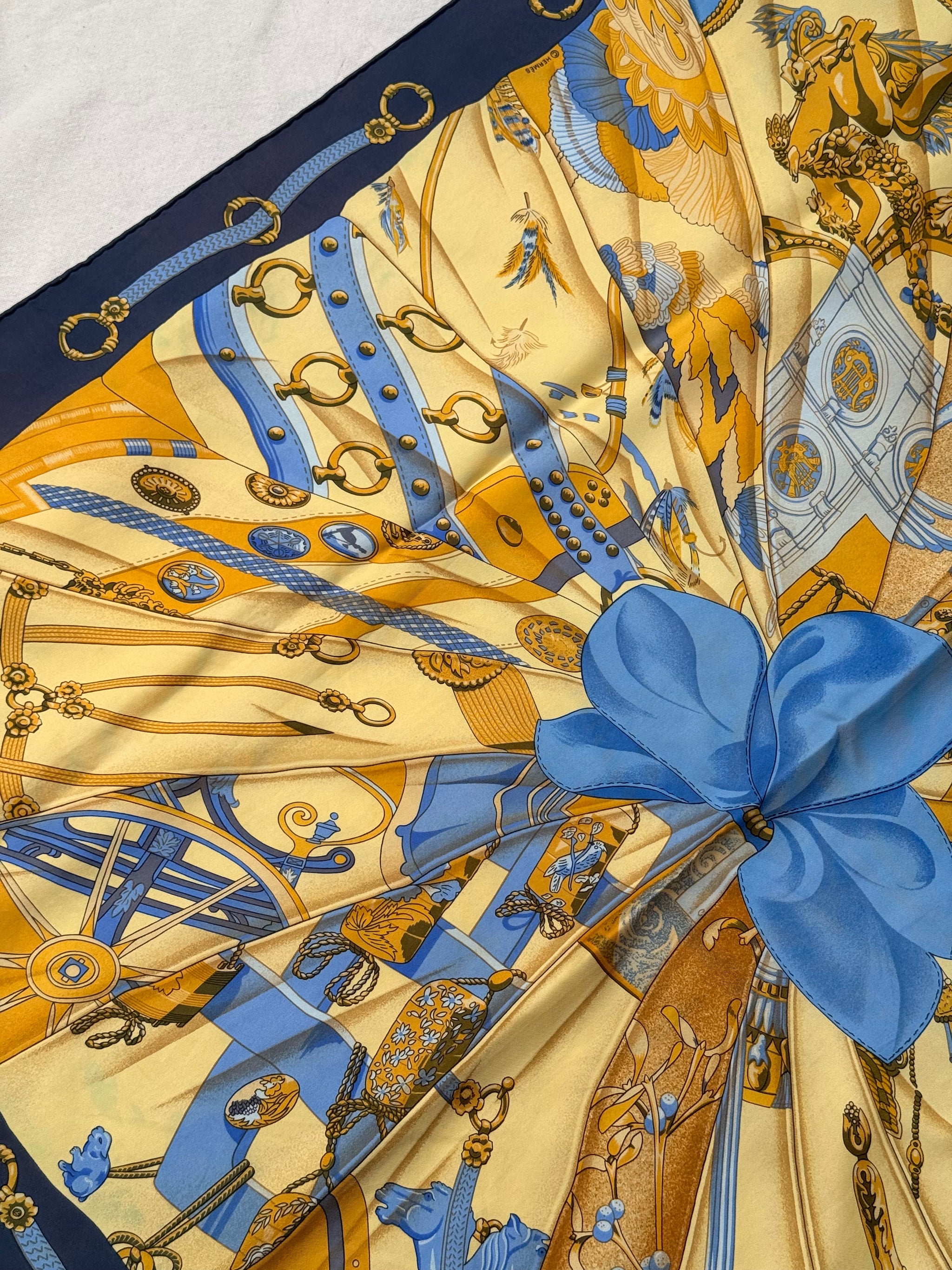 Foulard Hermès – Modèle Soleil de Soie