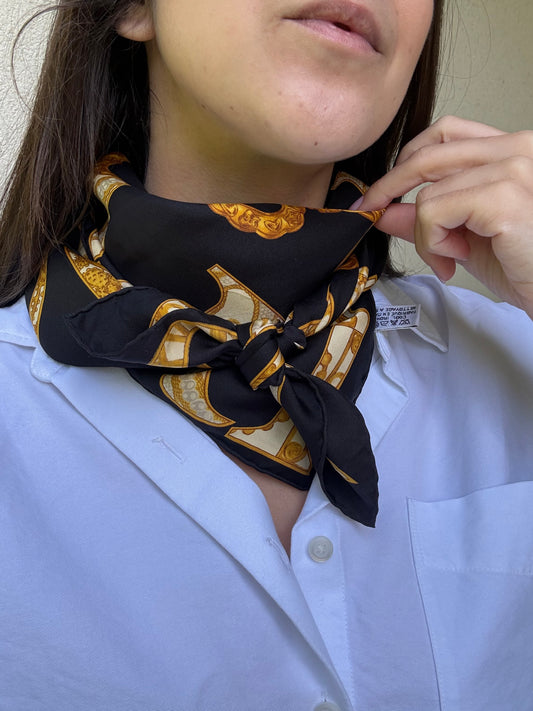 Foulard Nina Ricci – Chaînes et monogramme