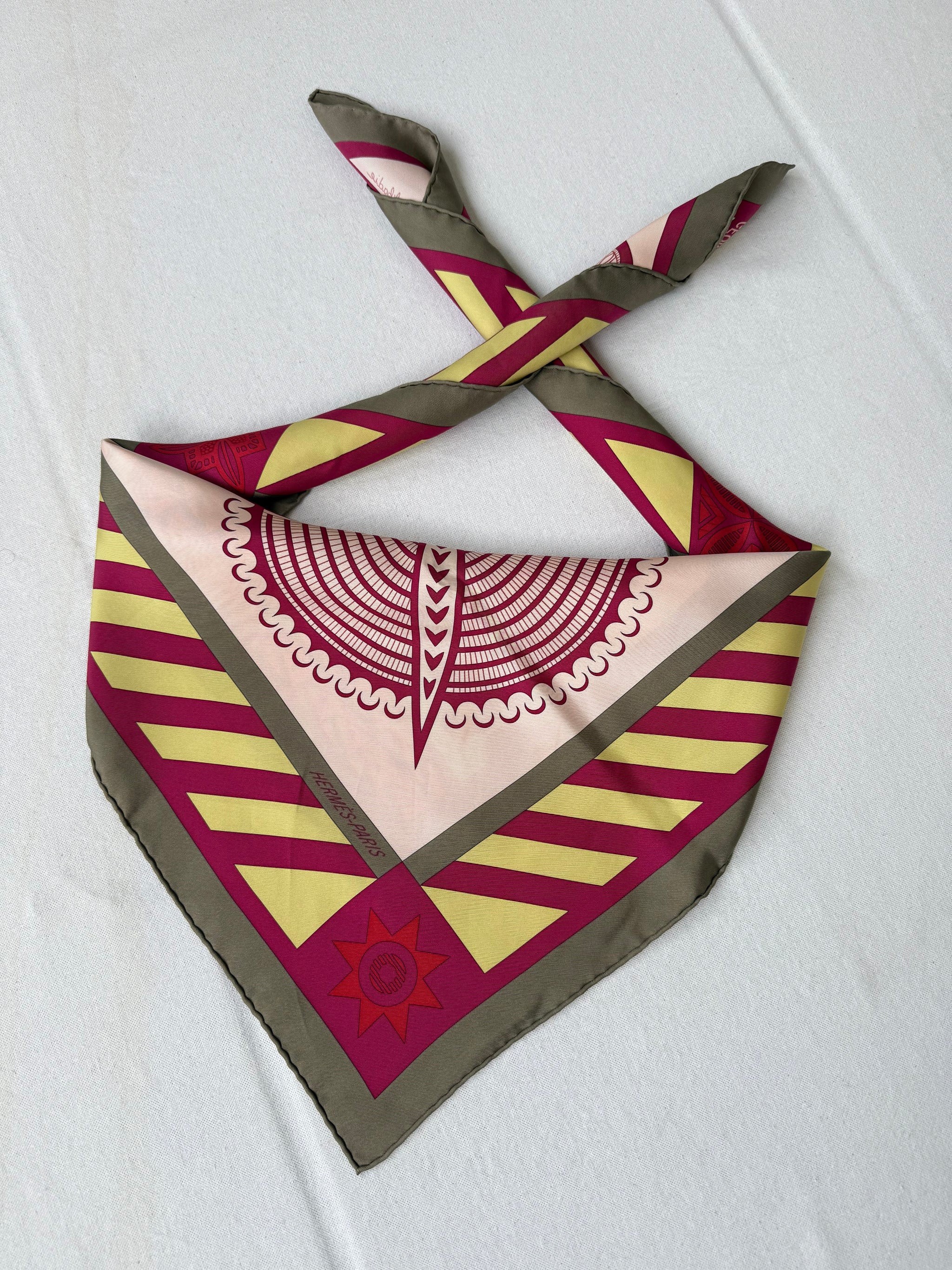 Foulard Hermès – Modèle Géométrie Crétoise