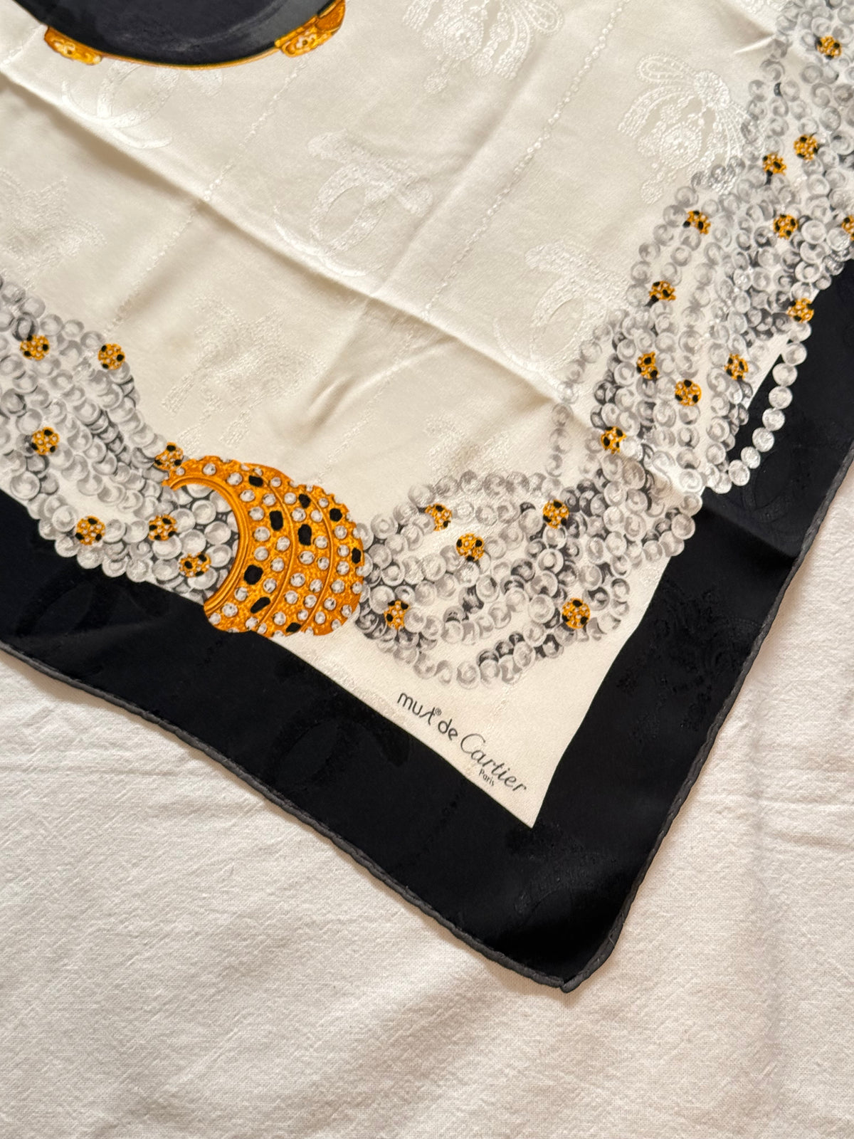 Foulard Cartier – Motif panthère et bijouterie
